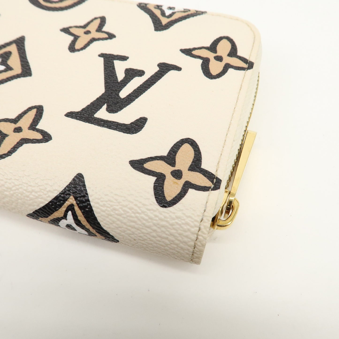 Louis Vuitton Monogram Wild At Heart Zippy Wallet Creme M80676