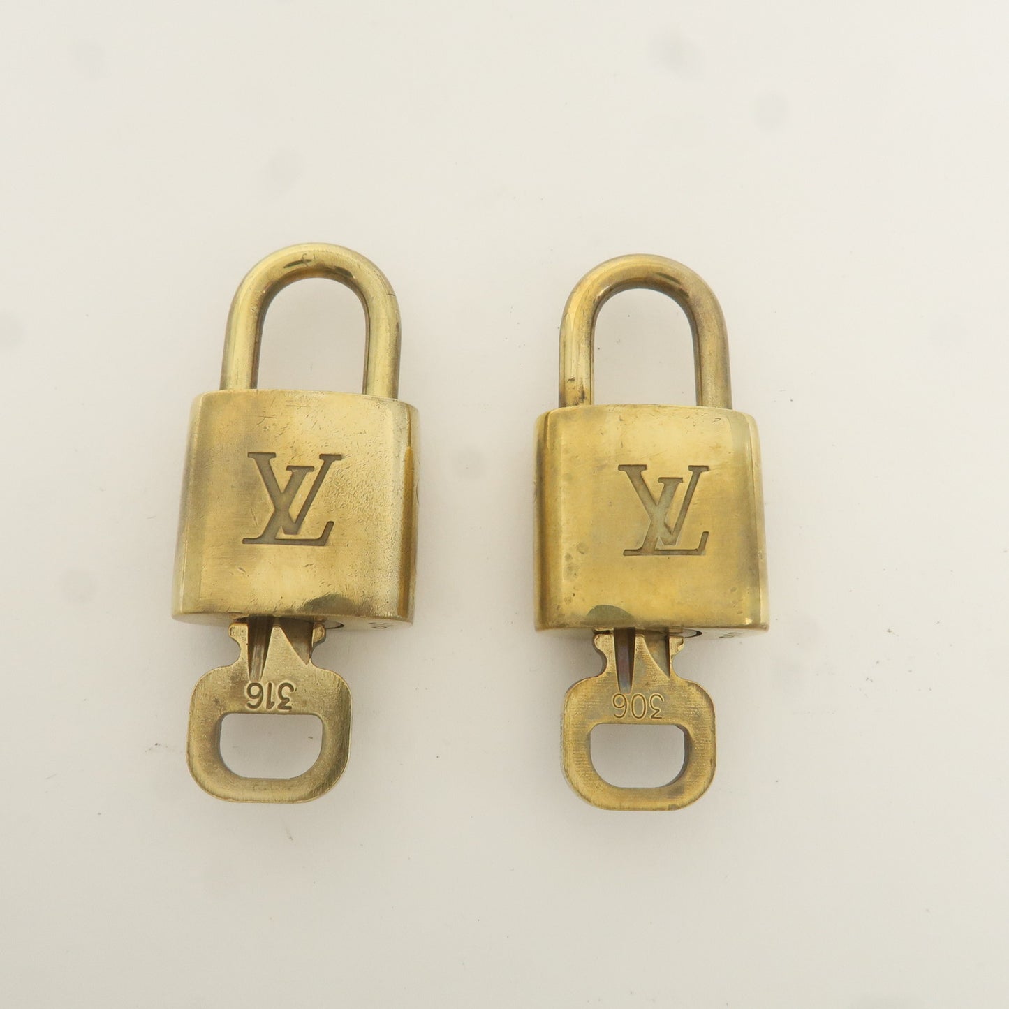 Louis Vuitton Set of 10 Lock & Key Cadena Key Lock Gold