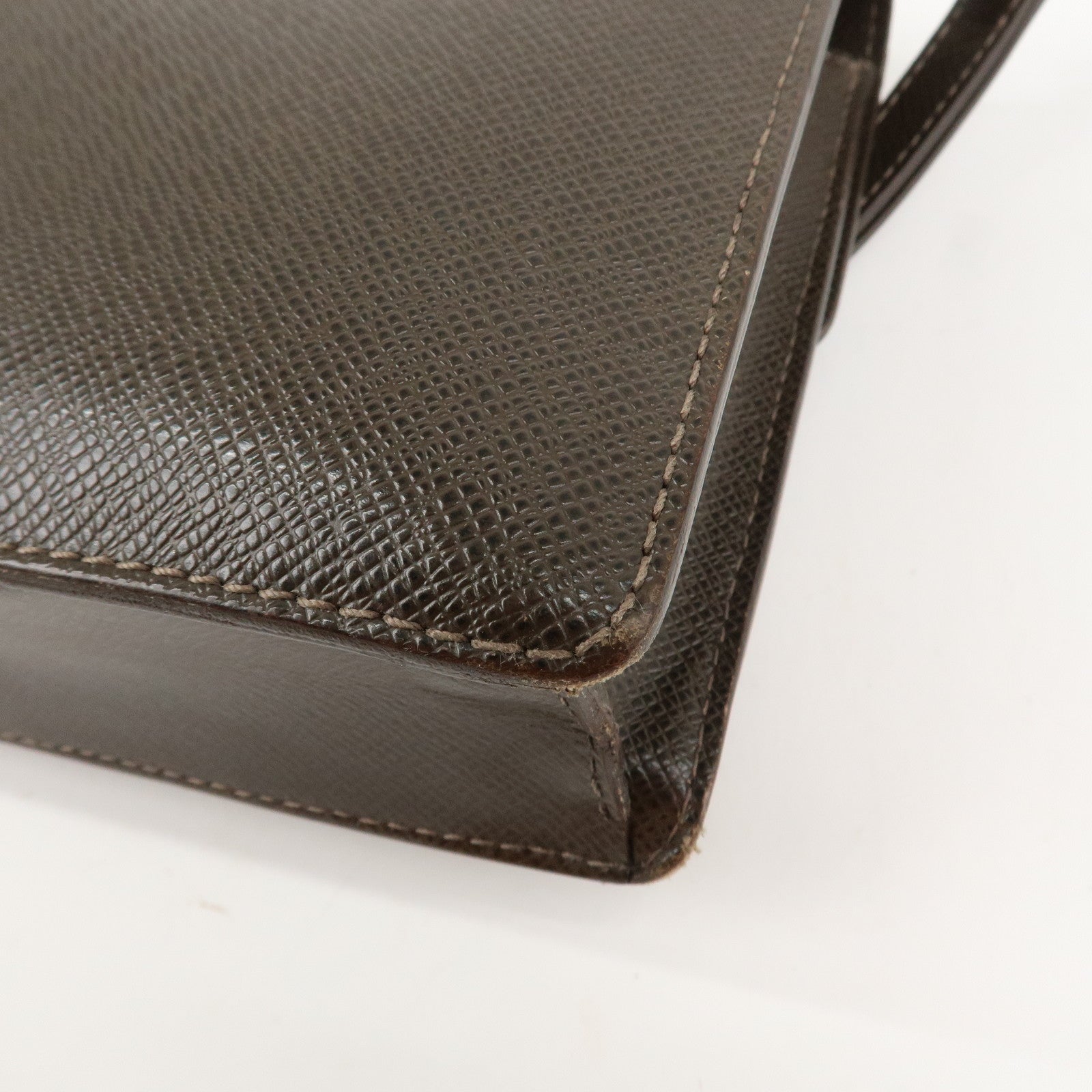 Louis Vuitton Taiga Veraiya Clutch Bag Hand Bag Grizzly M32598