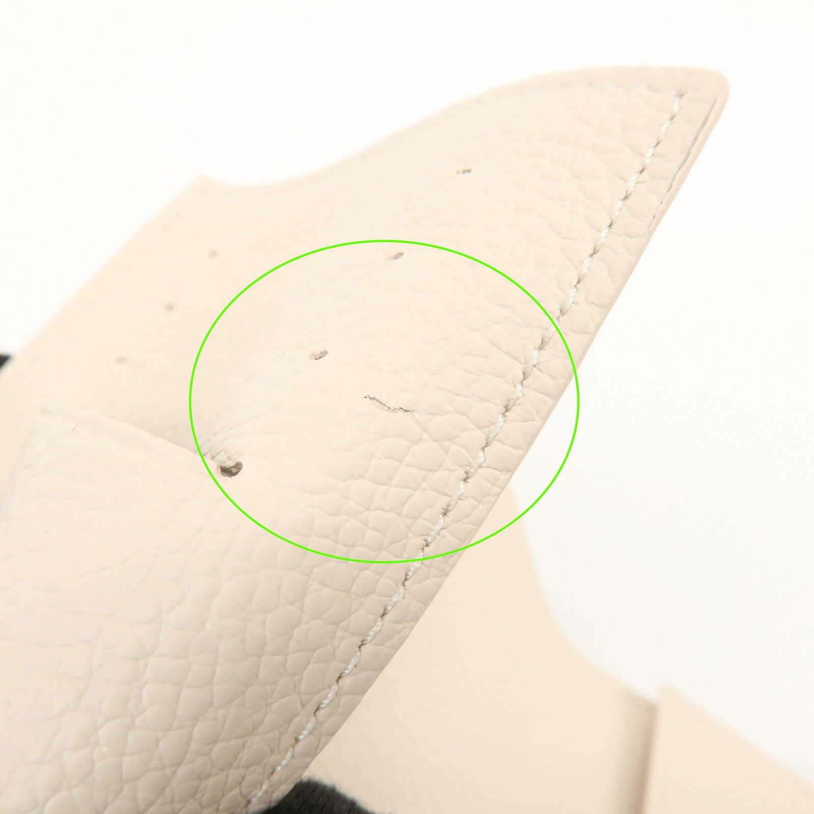 Louis Vuitton Monogram Empreinte Couverture de Passeport NM M25917