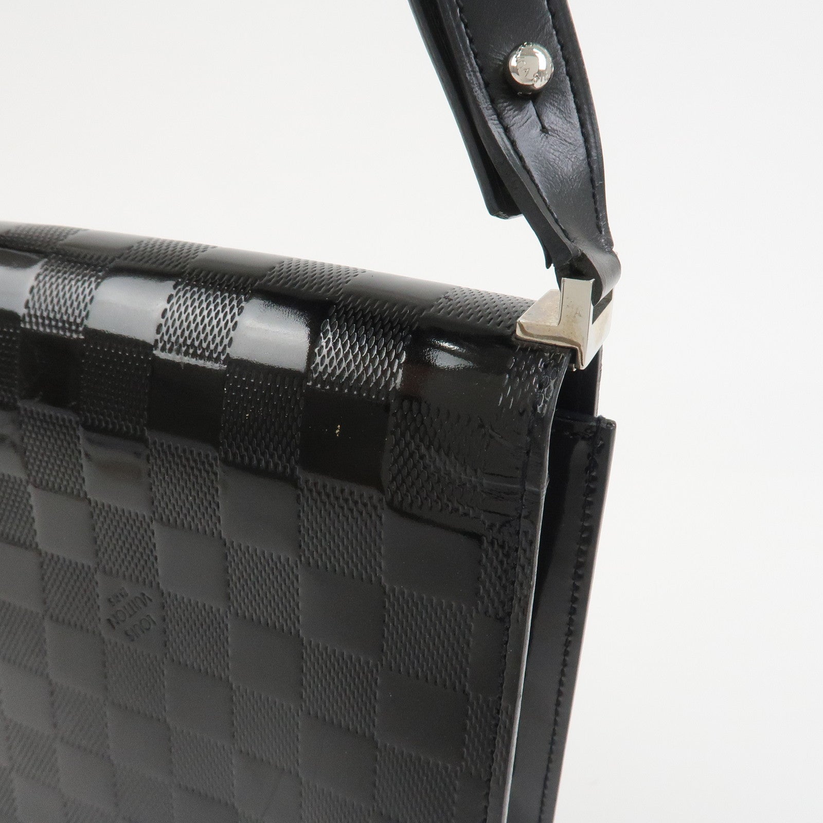 Louis Vuitton Damier Vernis Club Shoulder Bag Noir M92127