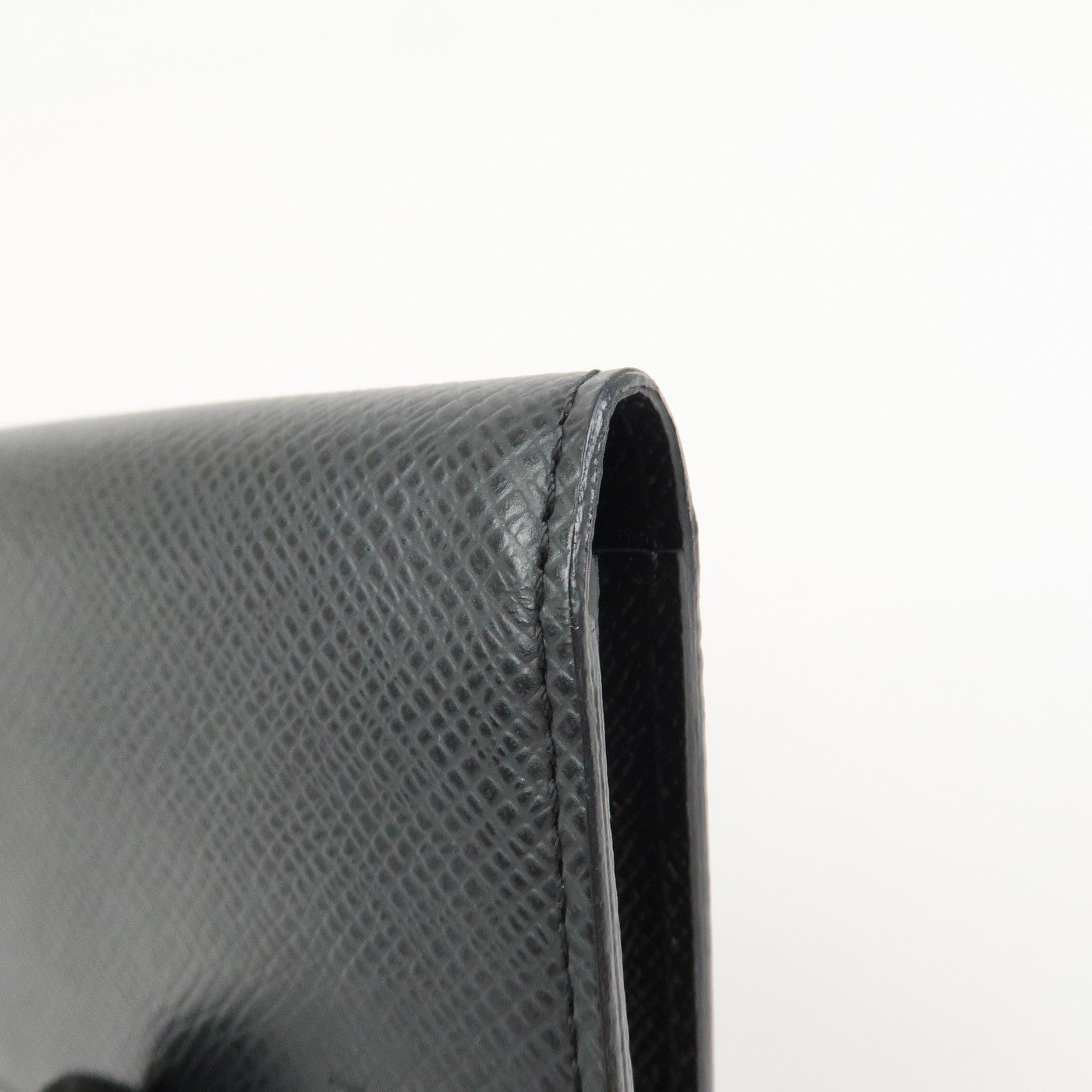 Louis Vuitton Taiga Enveloppe Cartes de Visite Card Case M30922