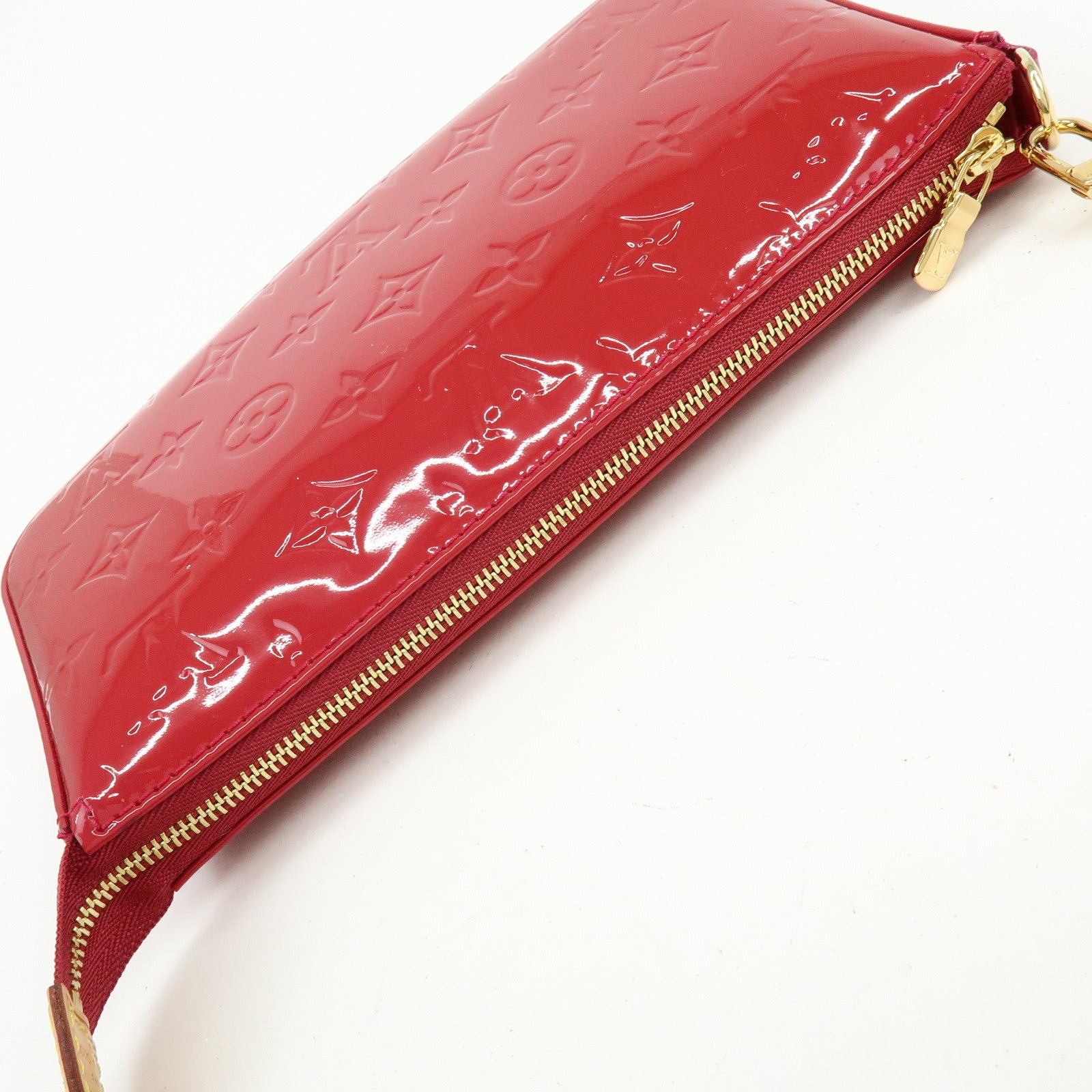 Louis Vuitton Monogram Vernis Pochette Accessoires Pouch Red M91574