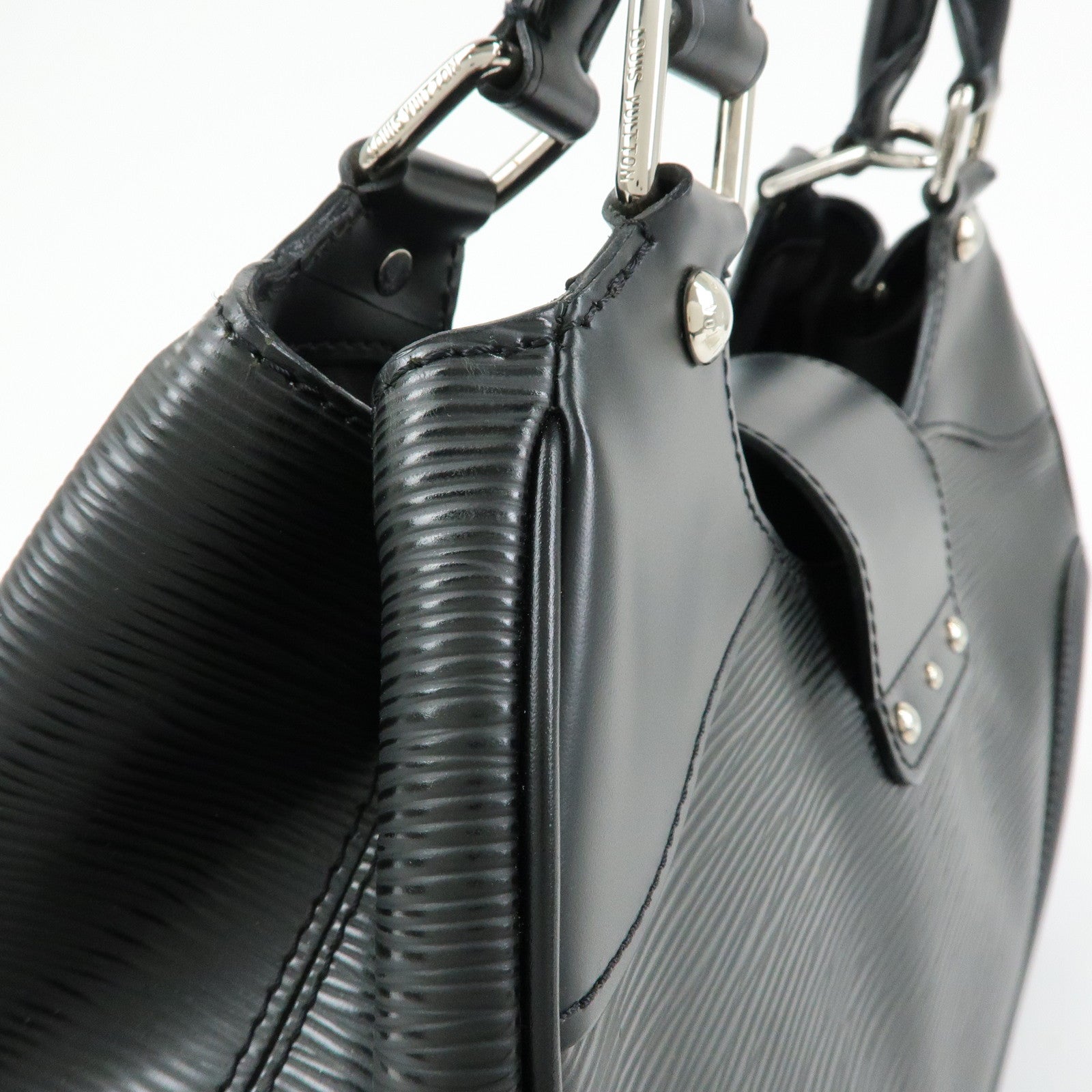 Louis Vuitton Epi Leather Sac Montaigne Hand Bag Noir M59302
