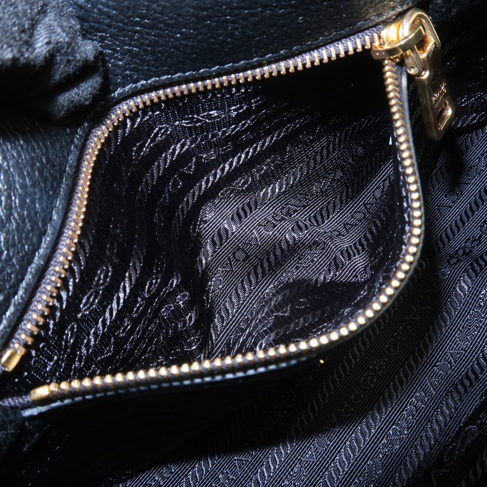 PRADA Logo Vitello Daino Leather Cosmetic Pouch Black 1NA024