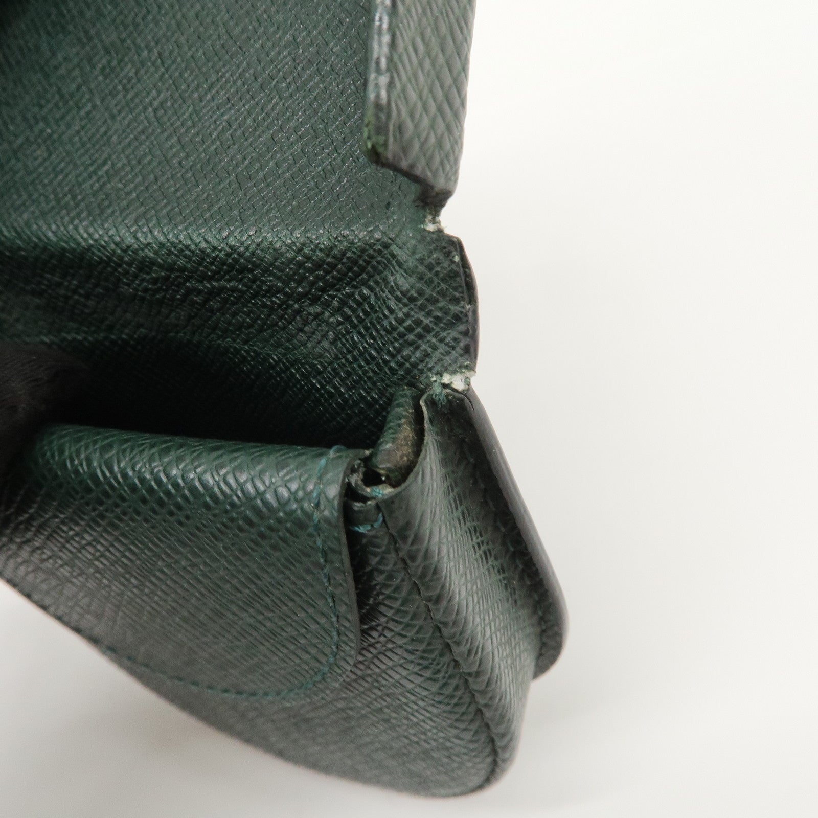 Louis Vuitton Taiga Porte Monnaie Cuvette Coin Case Epicea M30374