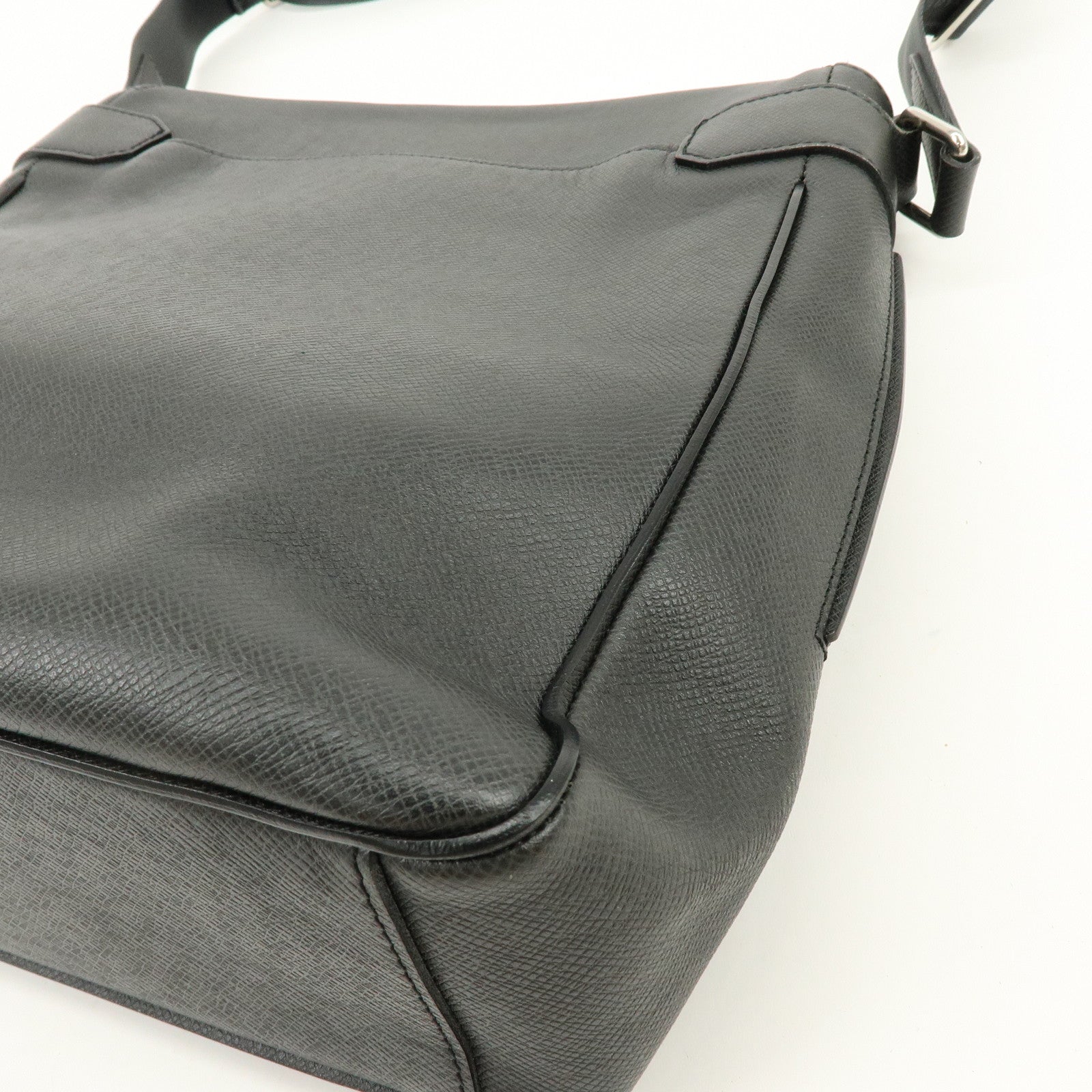 Louis Vuitton Taiga Leather Romain Shoulder Bag Ardoise M32852