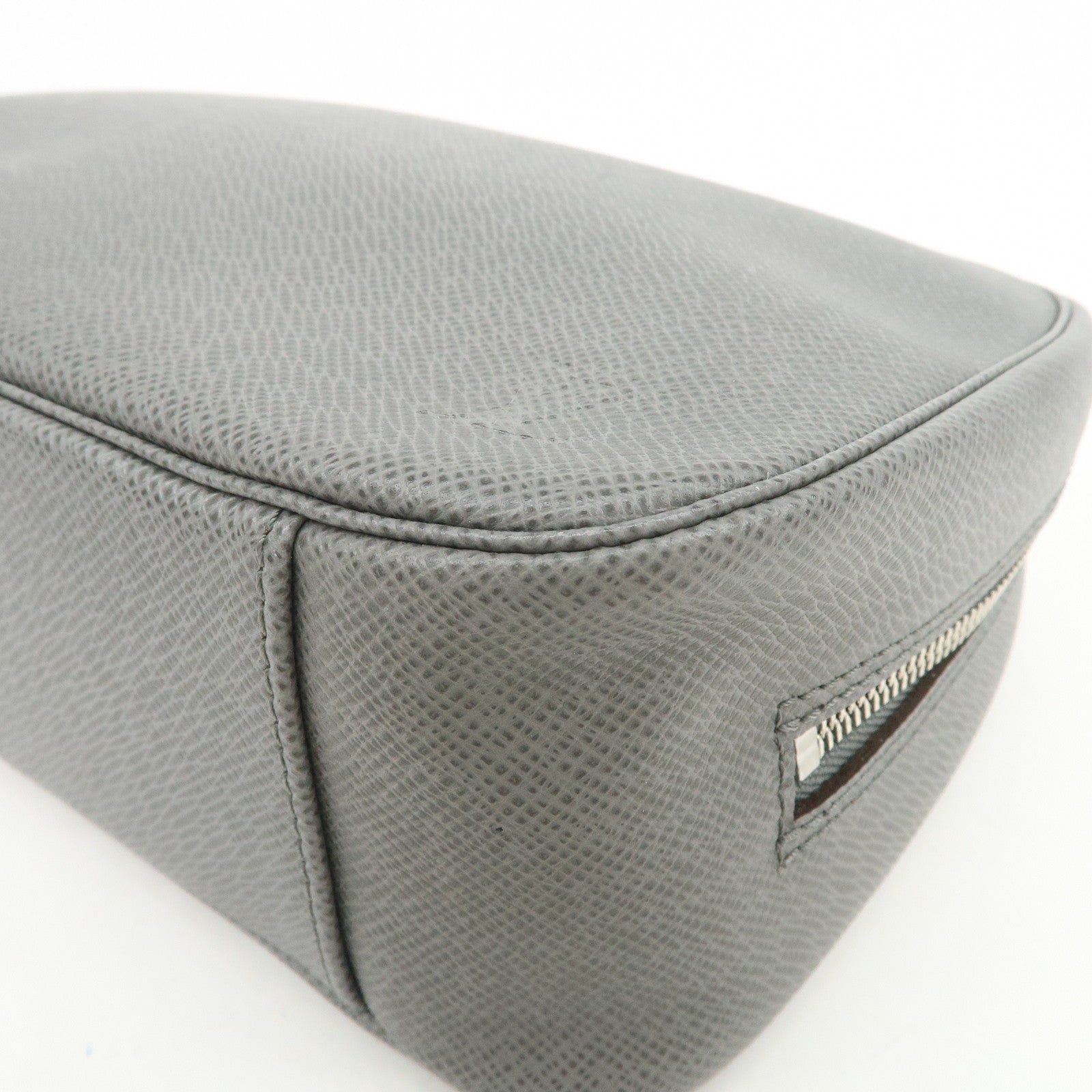 Louis Vuitton Taiga Trousse Toilette GM Pouch Glacier M32663