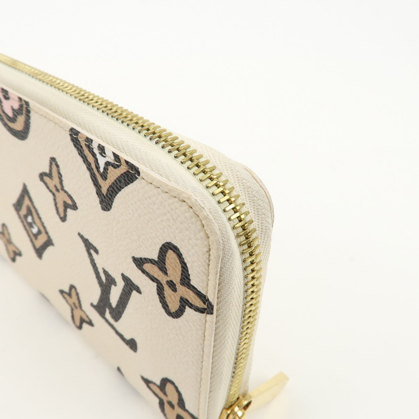 Louis Vuitton Monogram Wild At Heart Zippy Wallet Creme M80676