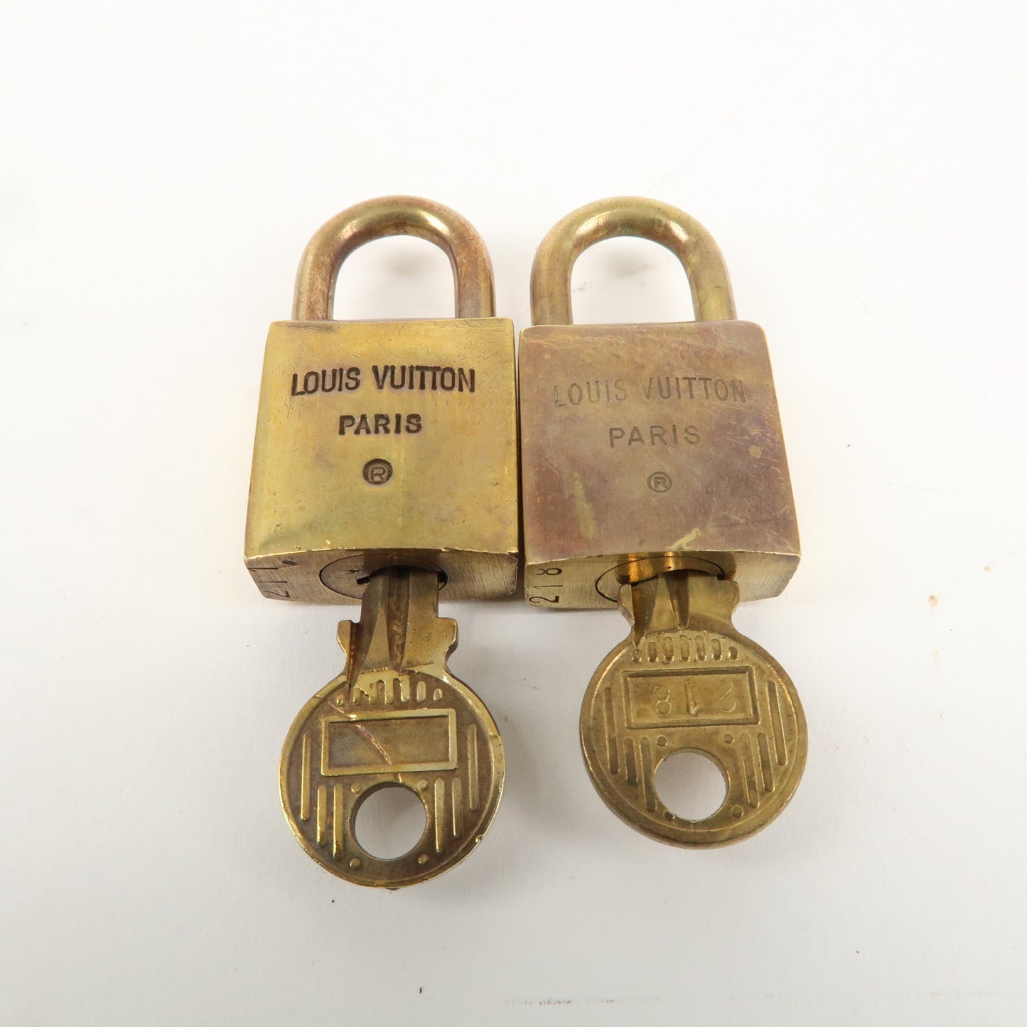 Louis Vuitton Set of 10 Lock & Key Cadena Key Lock Gold