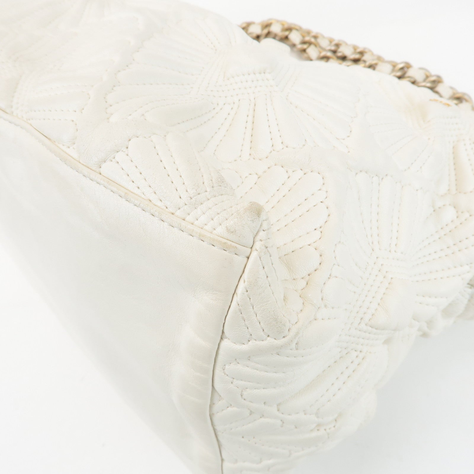 CHANEL Leather Quilting Chain Tote Bag White Used