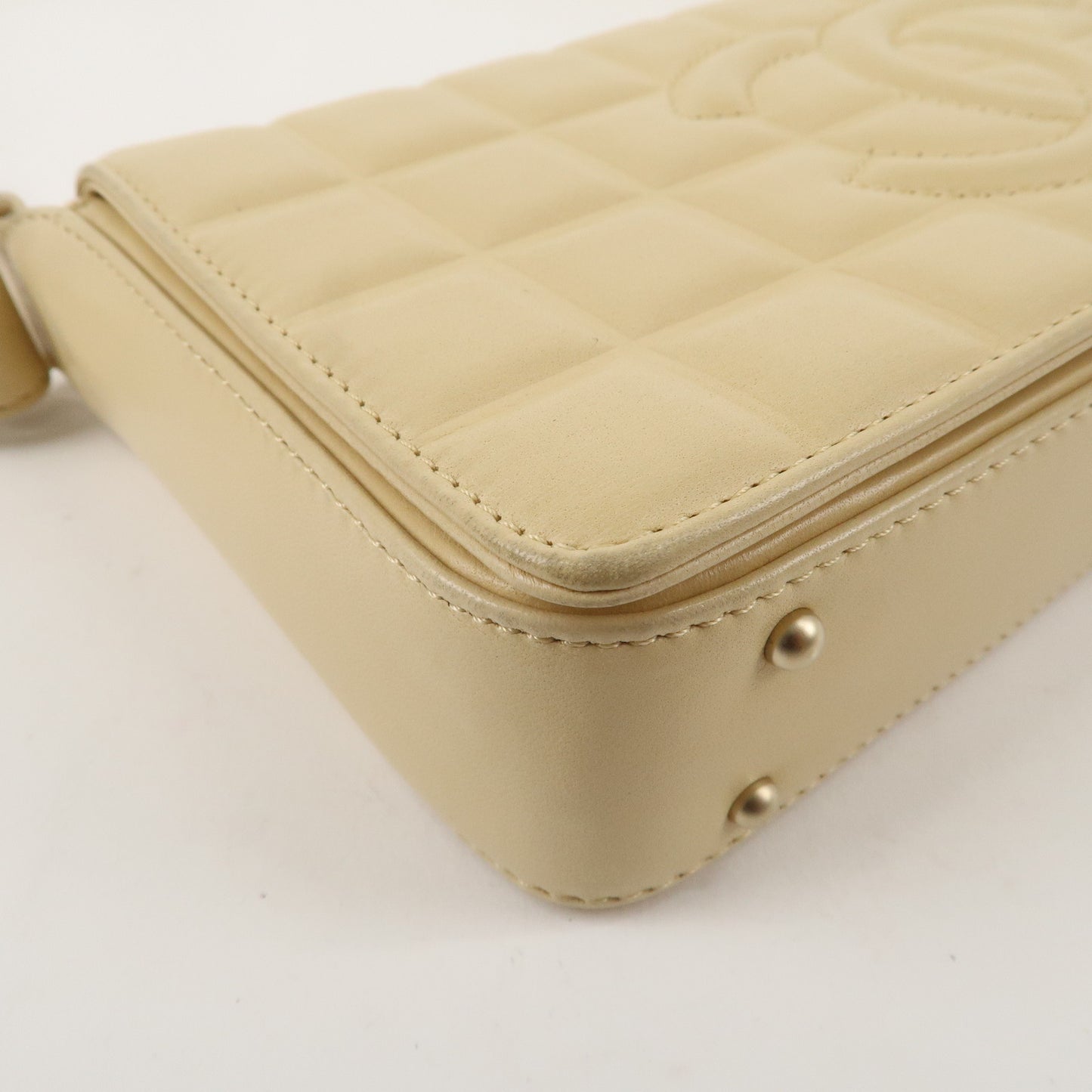 CHANEL Chocolate Bar Lamb Skin Shoulder Bag Beige