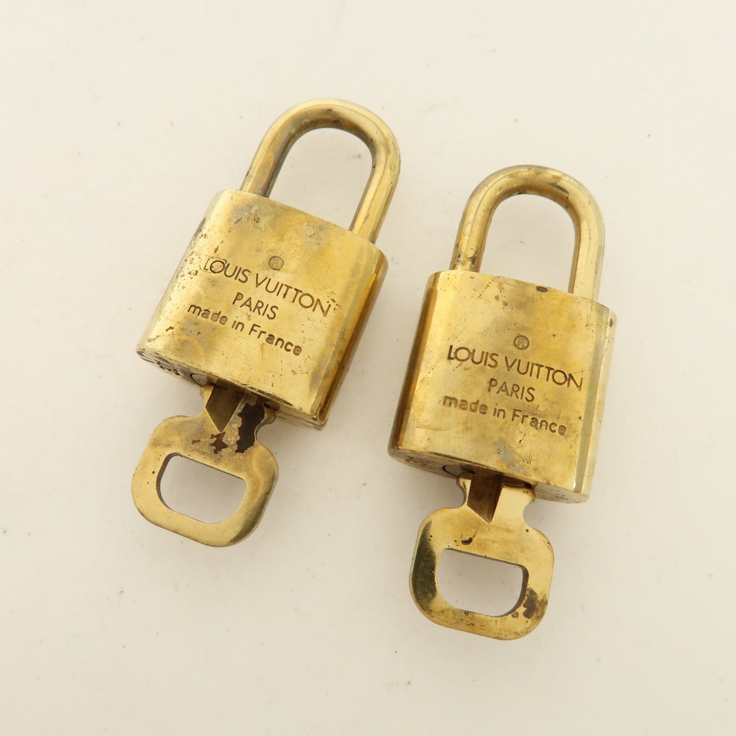 Louis Vuitton Set of 10 Lock & Key Cadena Key Lock Gold