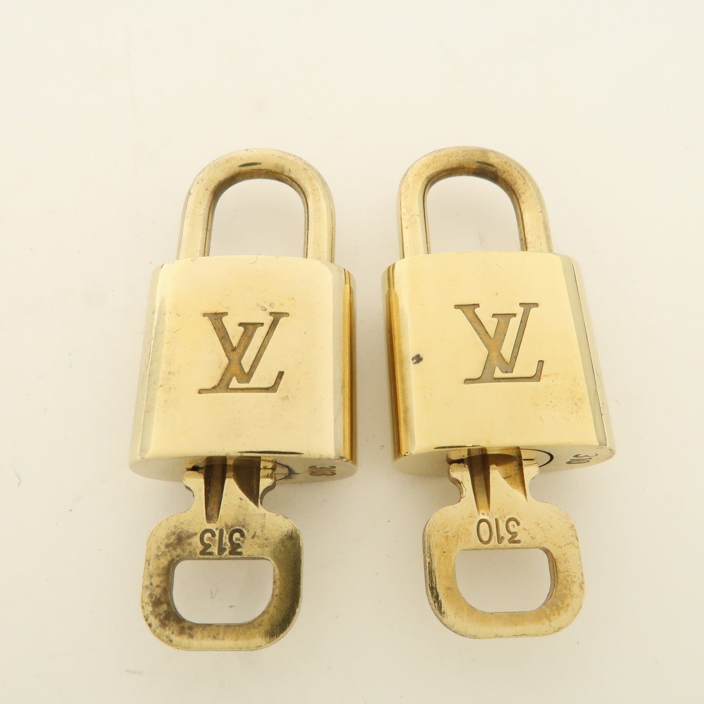 Louis Vuitton Set of 10 Lock & Key Cadena Key Lock Metal Gold