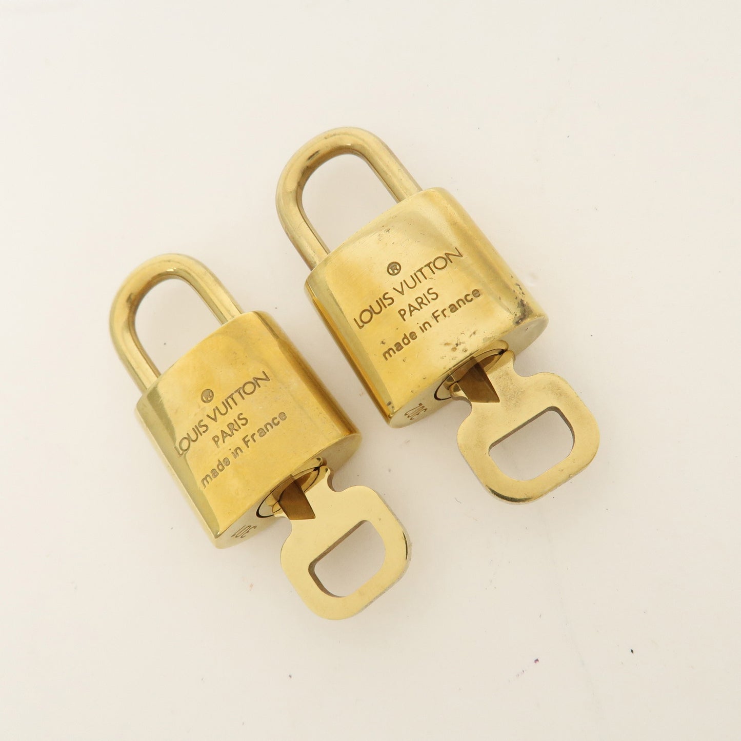 Louis Vuitton Set of 10 Lock & Key Cadena Key Lock Gold