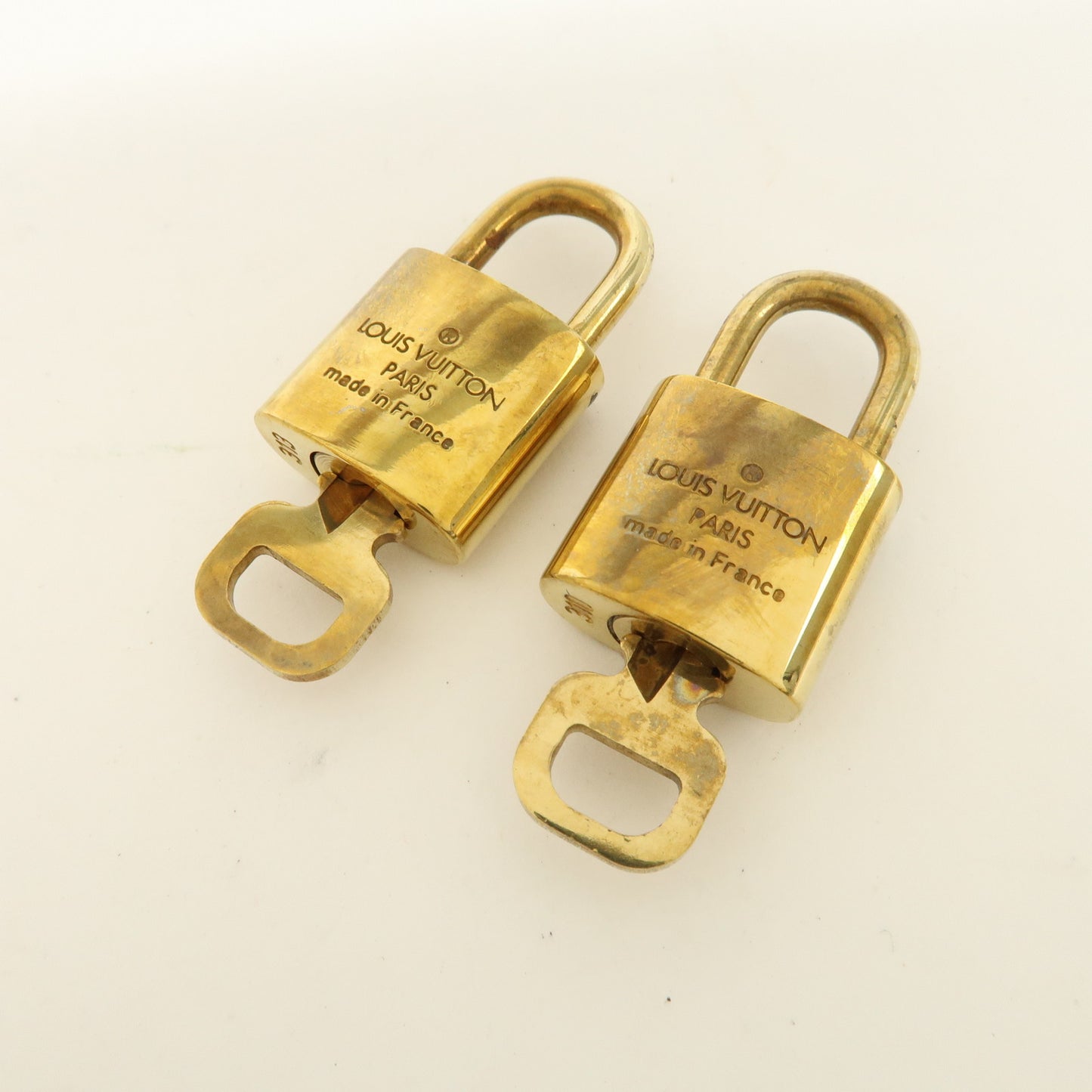 Louis Vuitton Set of 10 Lock & Key Cadena Key Lock Gold