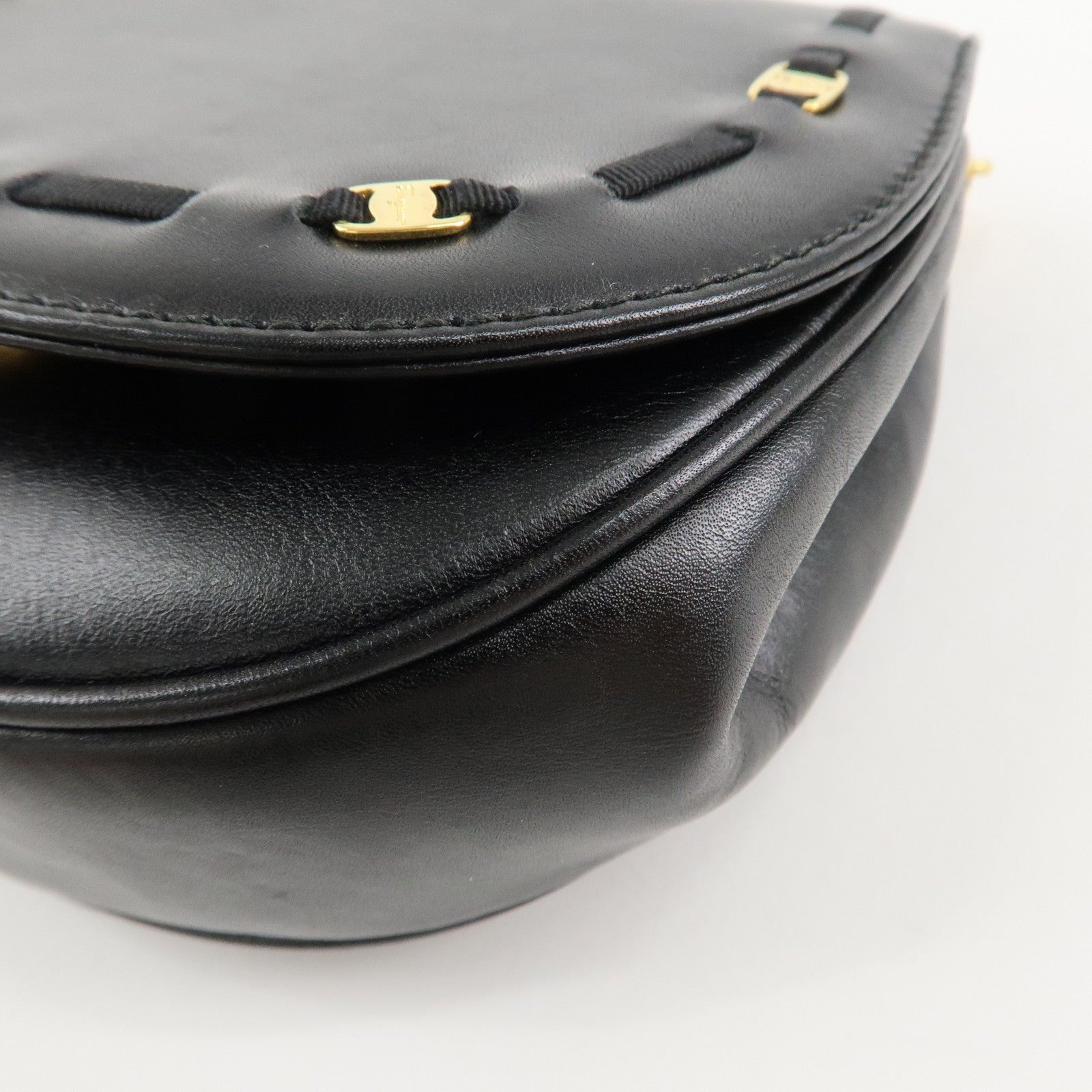 Ferragamo Varra Leather Chain Shouder Bag Gold Chain Black Used