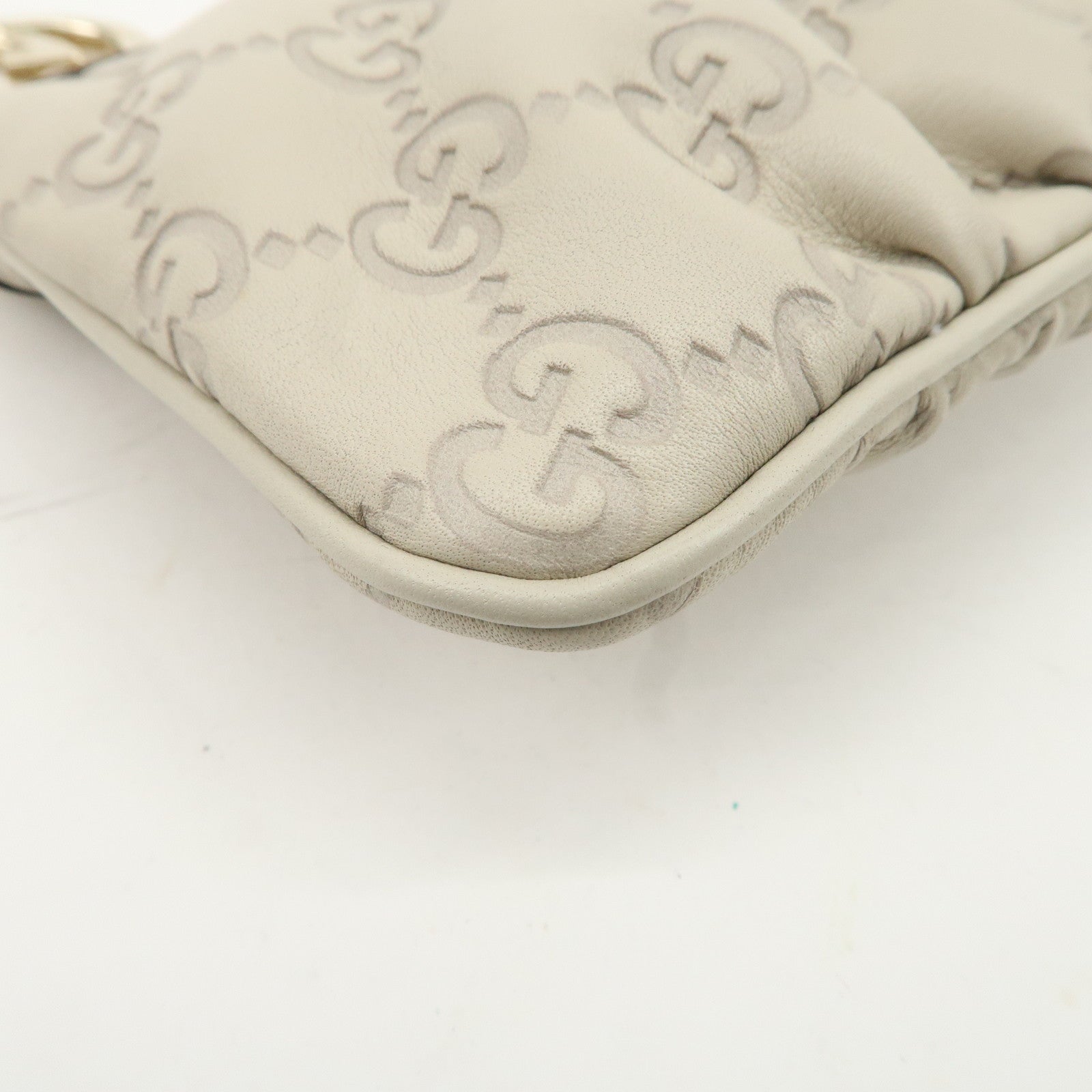 GUCCI Guccissima Guccissima Leather Pouch Ivory 212203