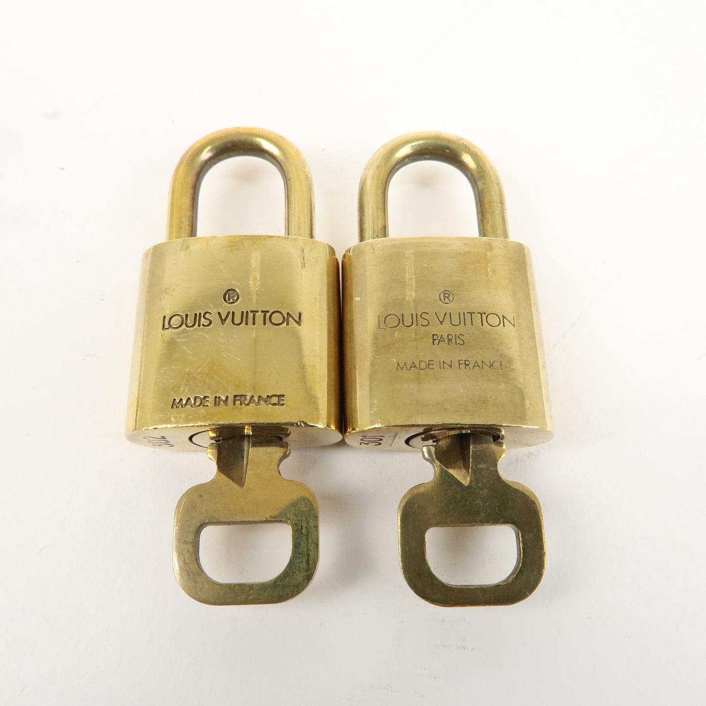 Louis Vuitton Set of 10 Lock & Key Cadena Key Lock Gold