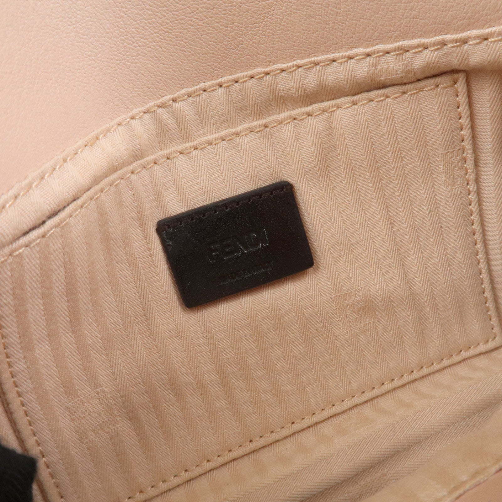 FENDI Leather Chain Shoulder Bag Purse Crossbody Bag 8M0276