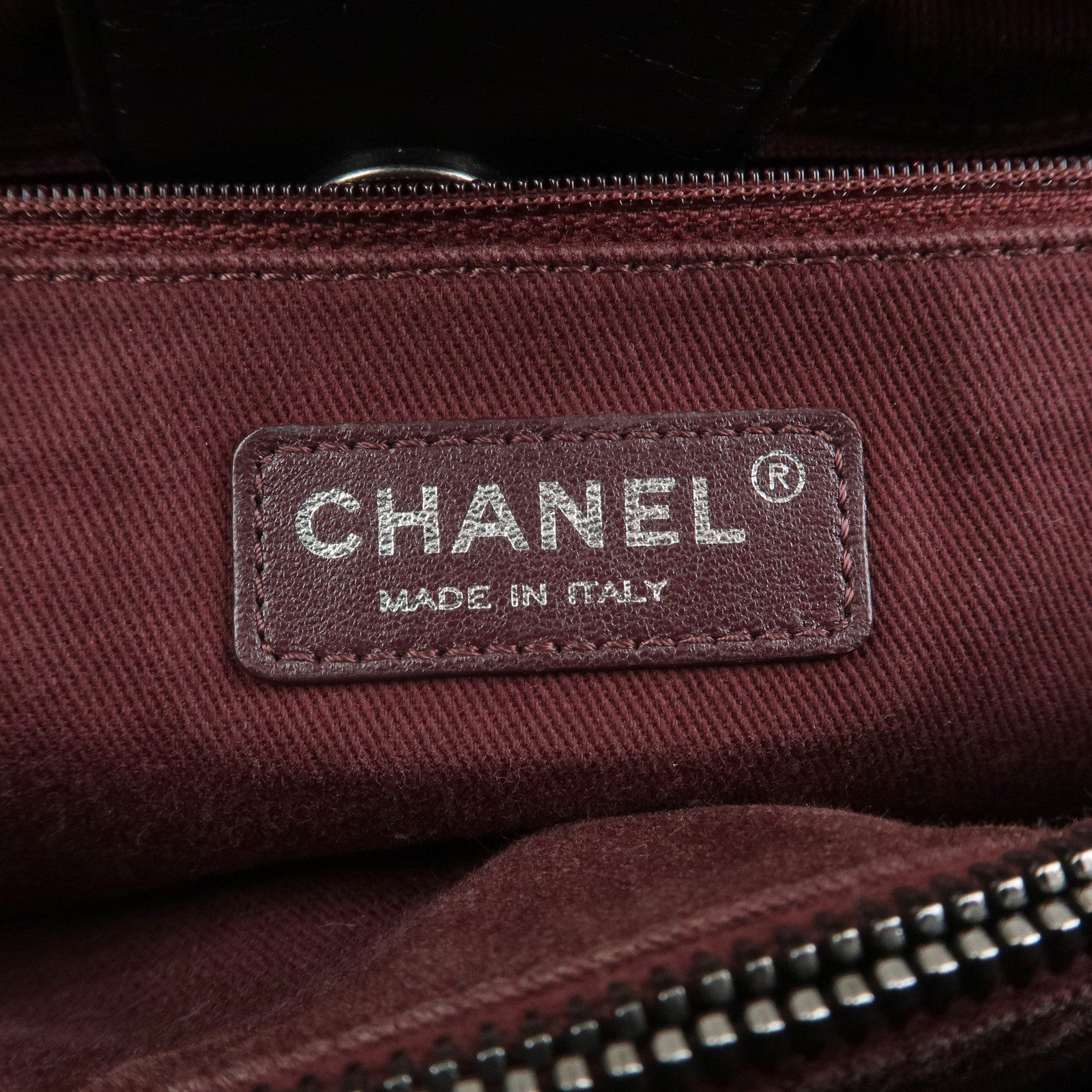 CHANEL Matelasse Calf Leather Chain Tote Bag Black