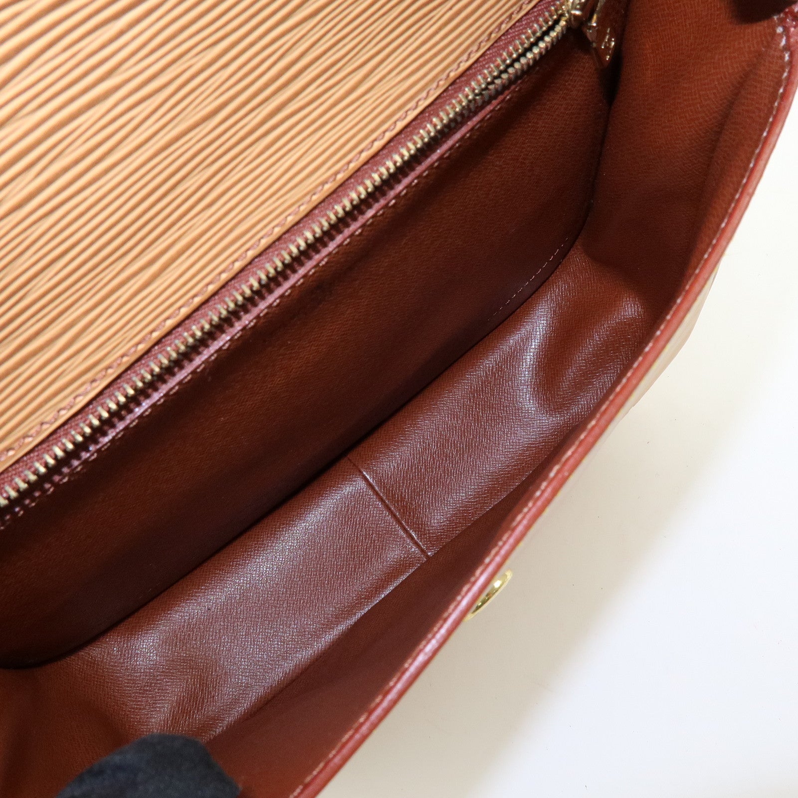 Louis Vuitton Epi Saint Cloud Shoulder Bag Winnipeg Beige M52196