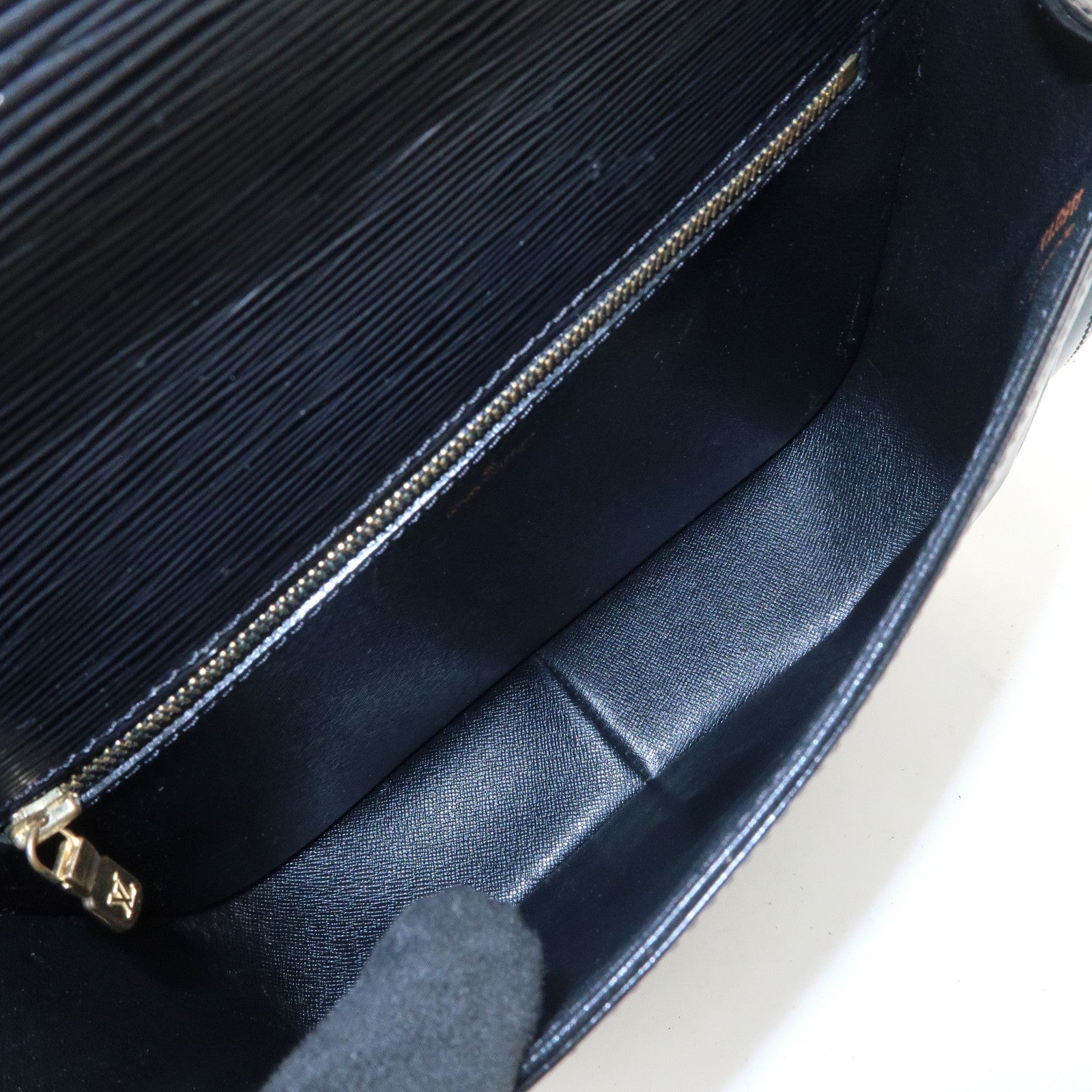 Louis Vuitton Epi Saint Cloud Shoulder Bag Black Noir M52192