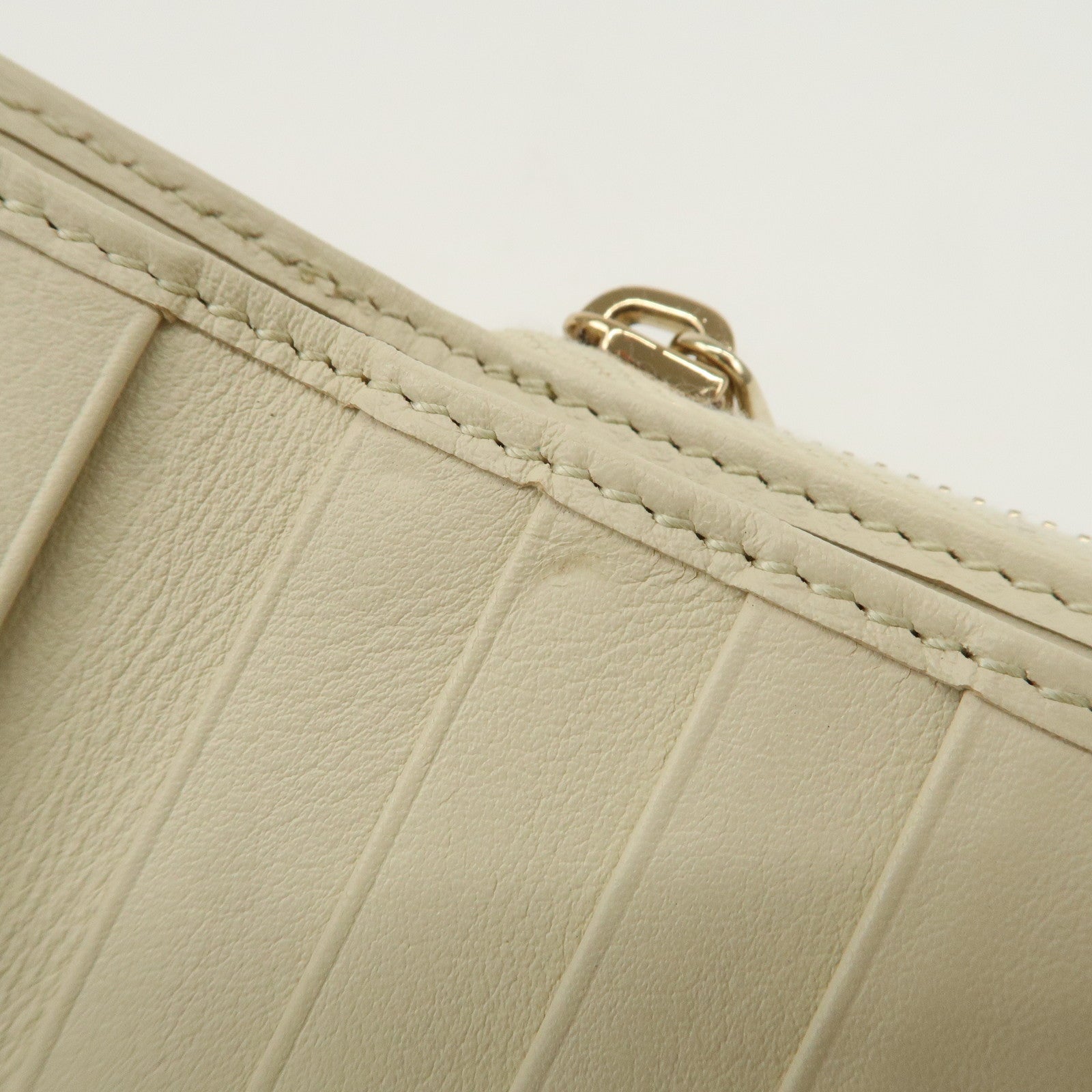 GUCCI Micro Guccissima Leather Signature Bi-Fold Compact Wallet Ivory Used