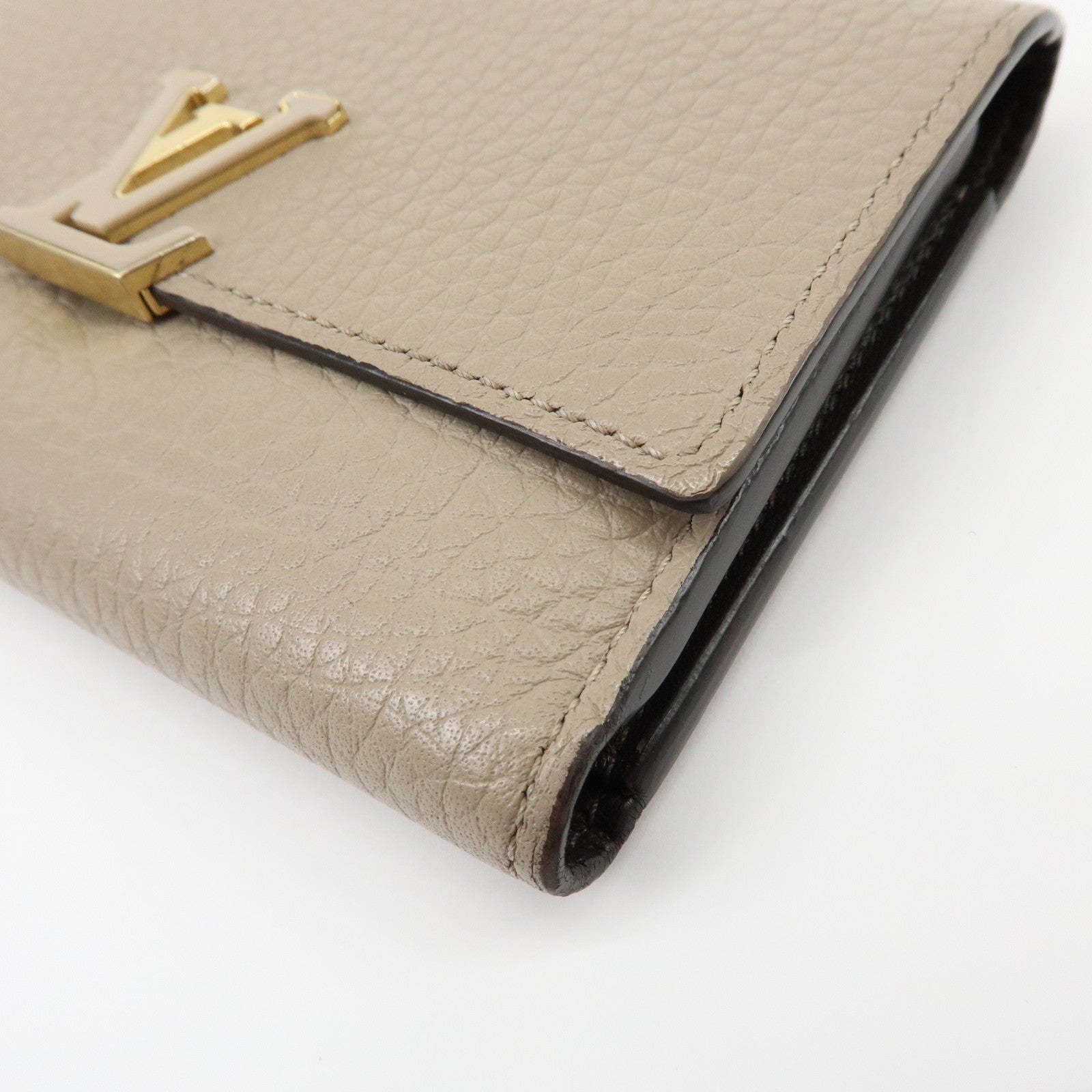 Louis Vuitton Portefeuille Capucines Leather Compact Wallet M62159
