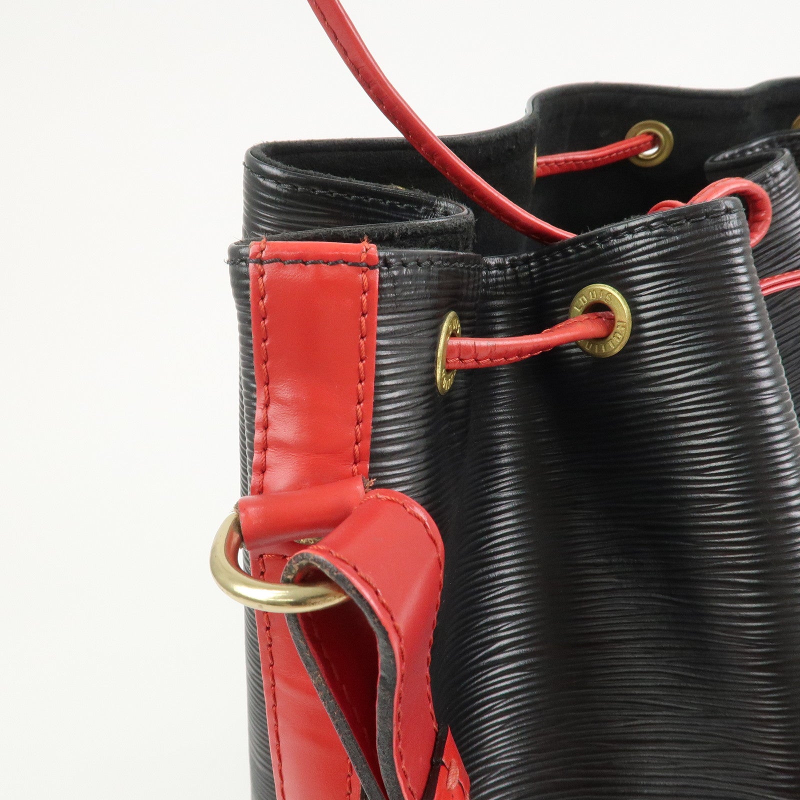 Louis Vuitton Epi Noe Shoulder Bag Noir Castilian Red M44017