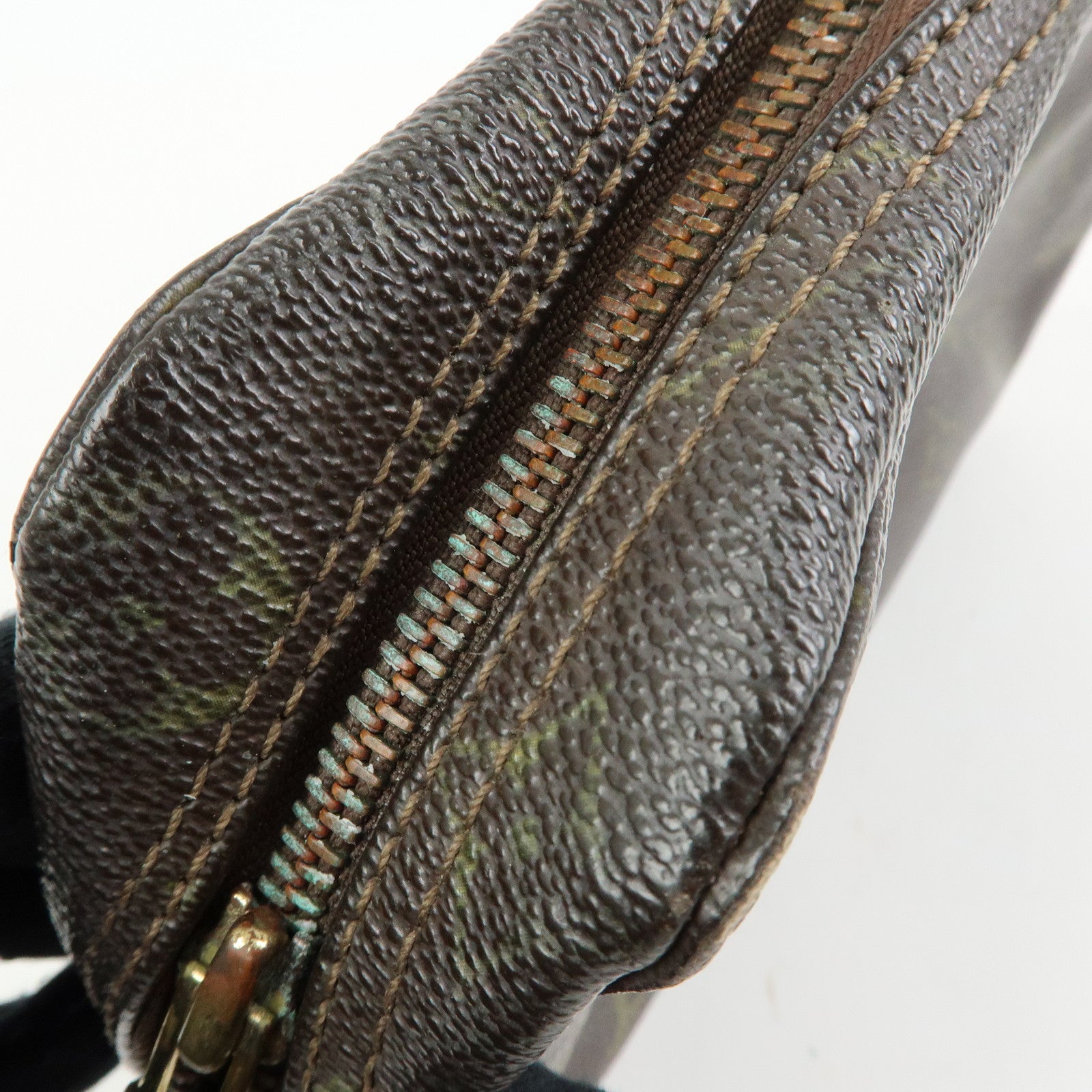 Louis Vuitton Monogram Trousse Toilette 23 Cosmetic Pouch M47524