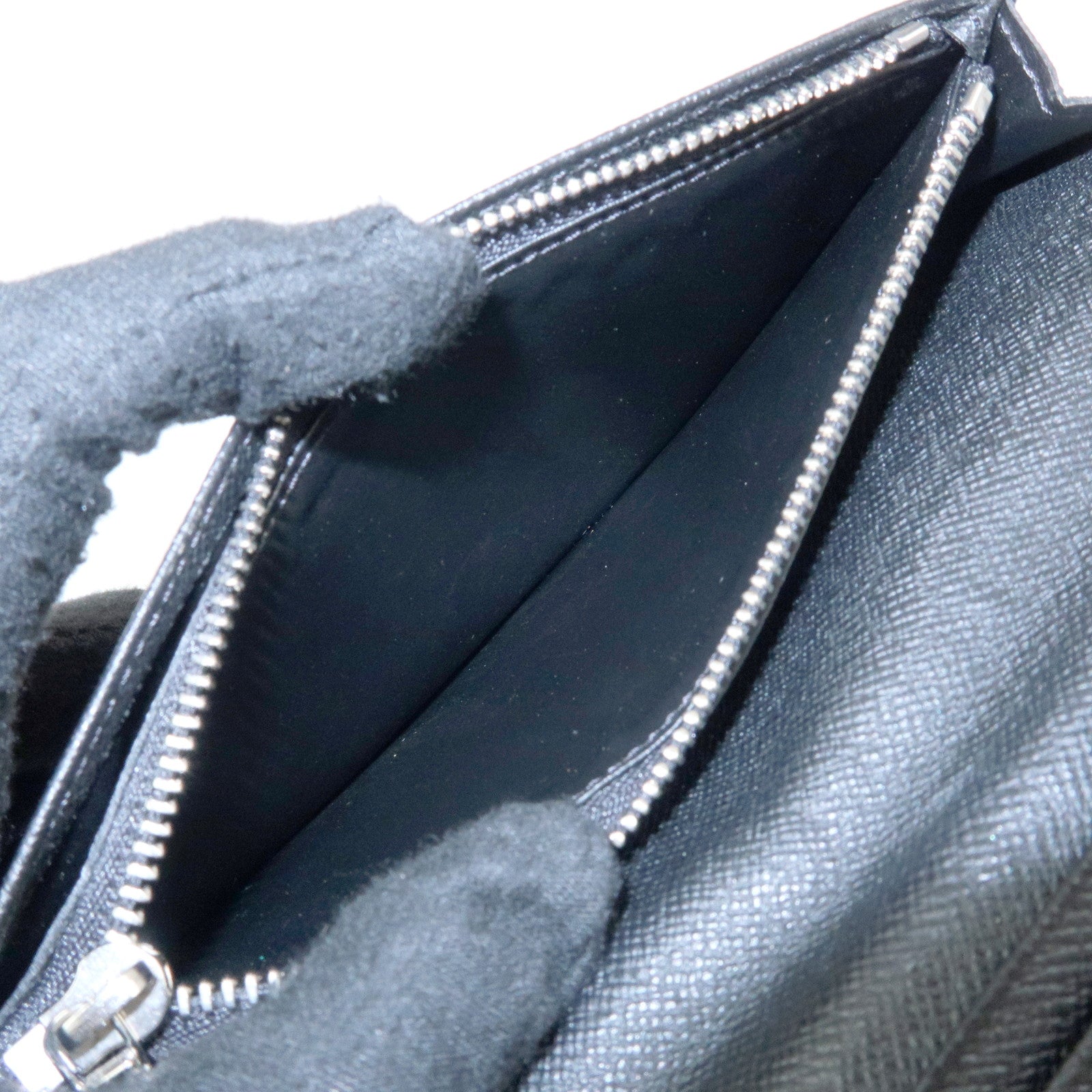 Louis Vuitton Taiga Portefeuille Brazza Bi-fold Long Wallet M30501