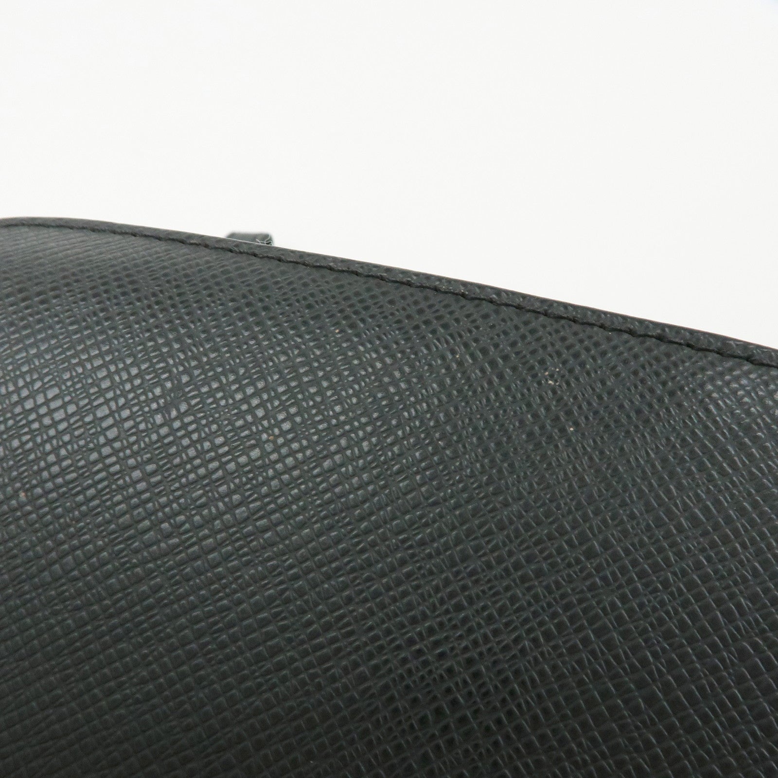 Louis Vuitton Taiga Baikal Leather Clutch Bag Pouch Ardoise M30182