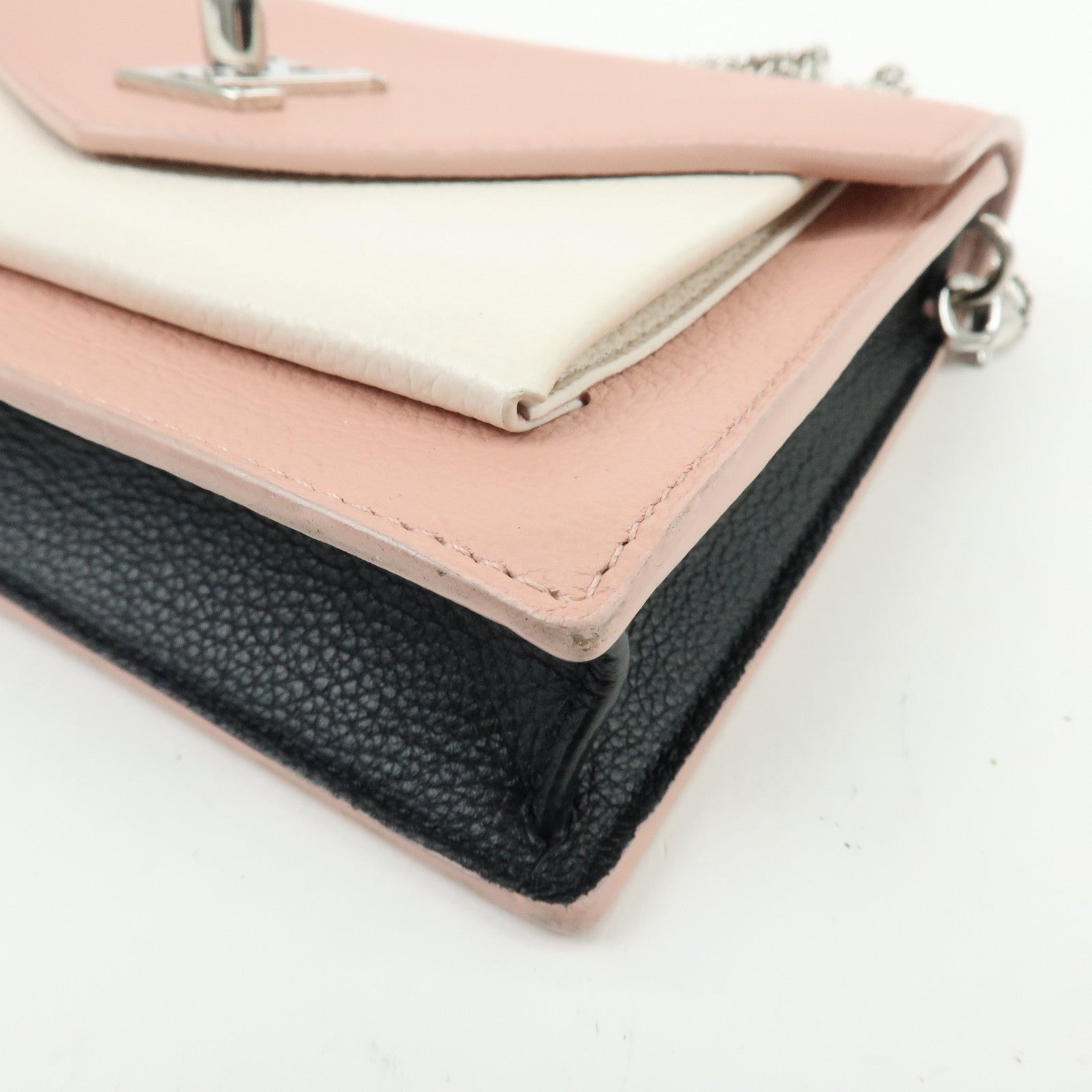 Louis Vuitton Pochette Lockme Leather Chain Shoulder Bag M63980