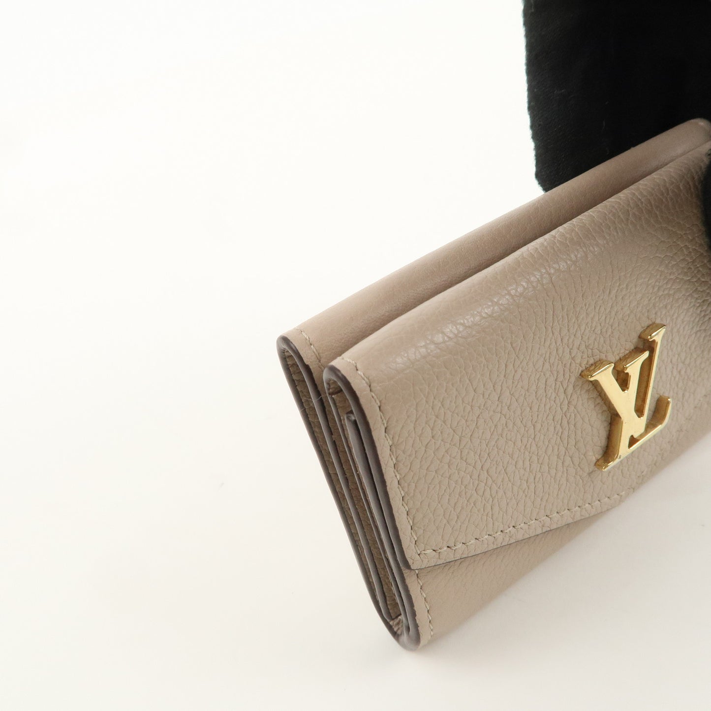 Louis Vuitton Portefeuille Lock Mini Wallet Greige M69340