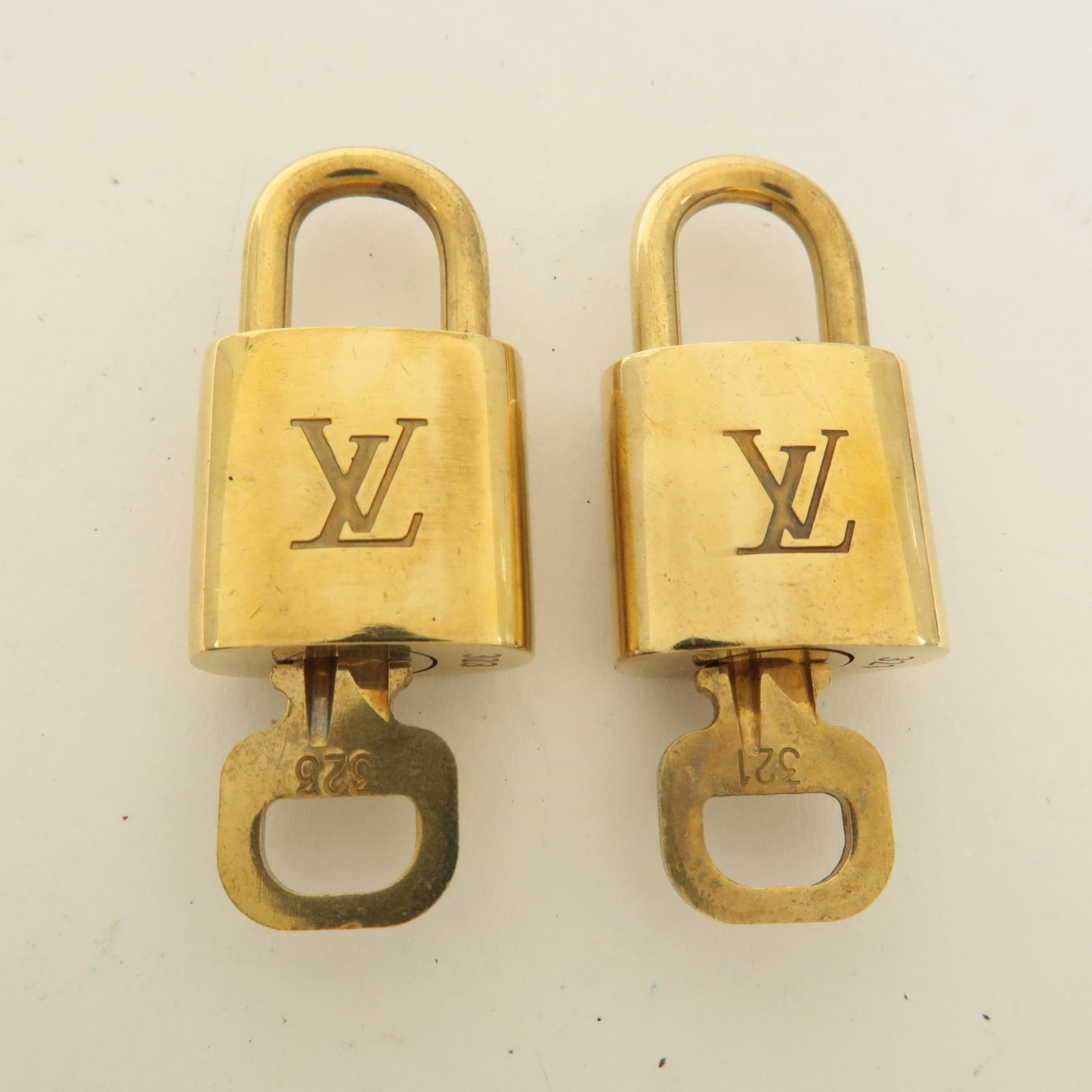 Louis Vuitton Set of 10 Lock & Key Cadena Key Lock Gold