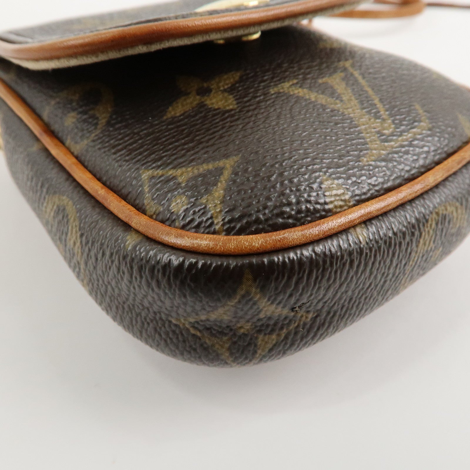 Louis Vuitton Monogram Pochette Cancun Shoulder Bag M60018