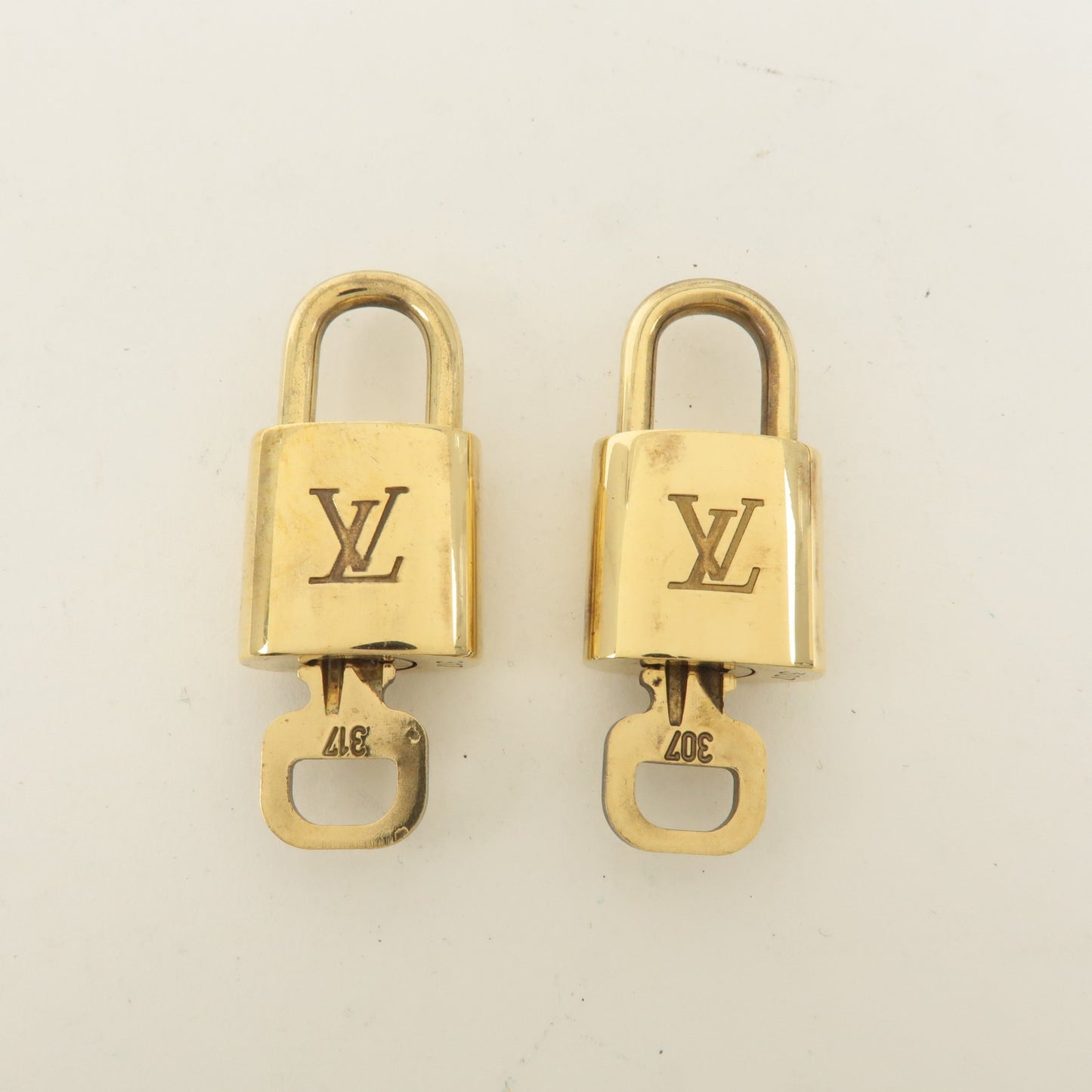 Louis Vuitton Set of 10 Lock & Key Cadena Key Lock Gold