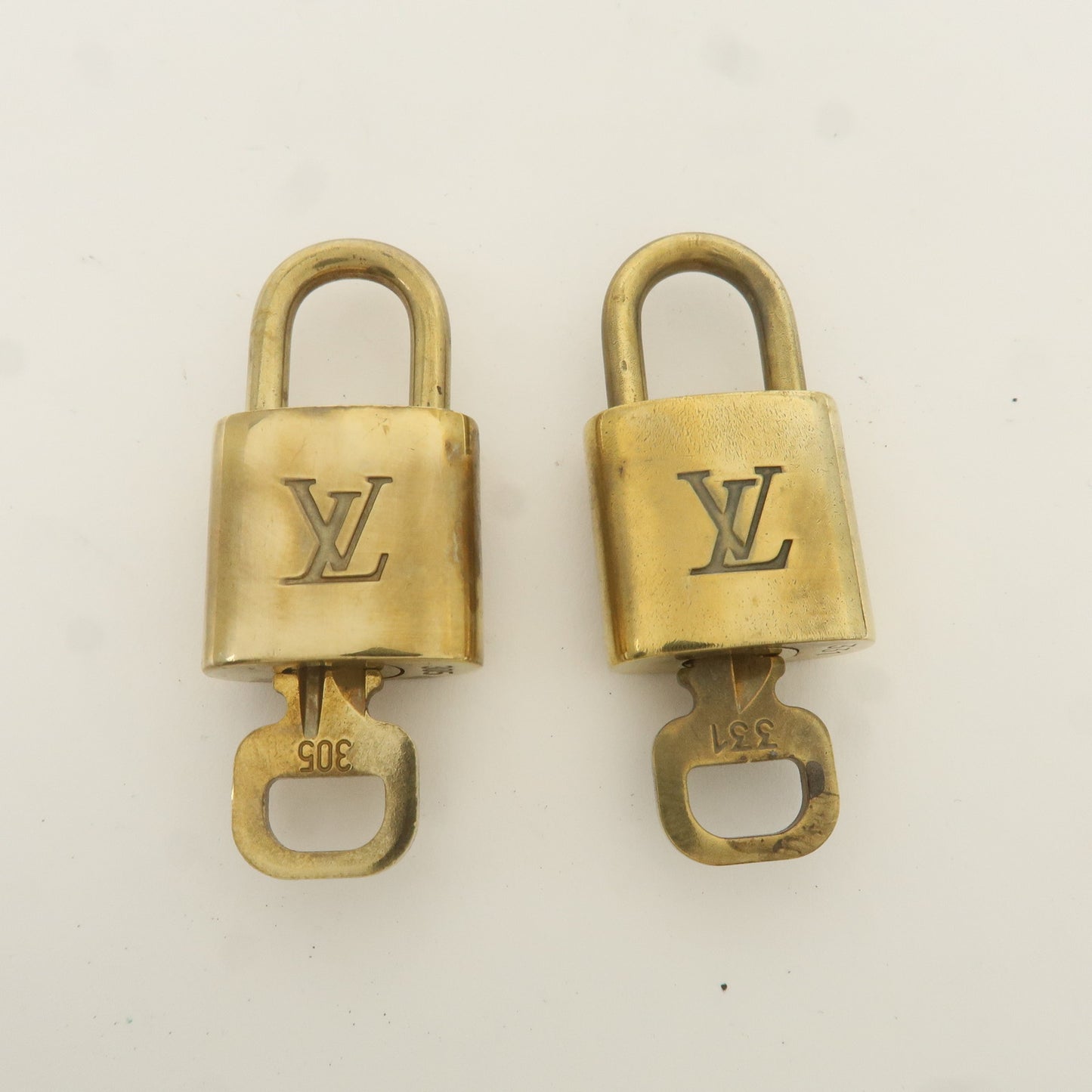 Louis Vuitton Set of 10 Lock & Key Cadena Key Lock Gold