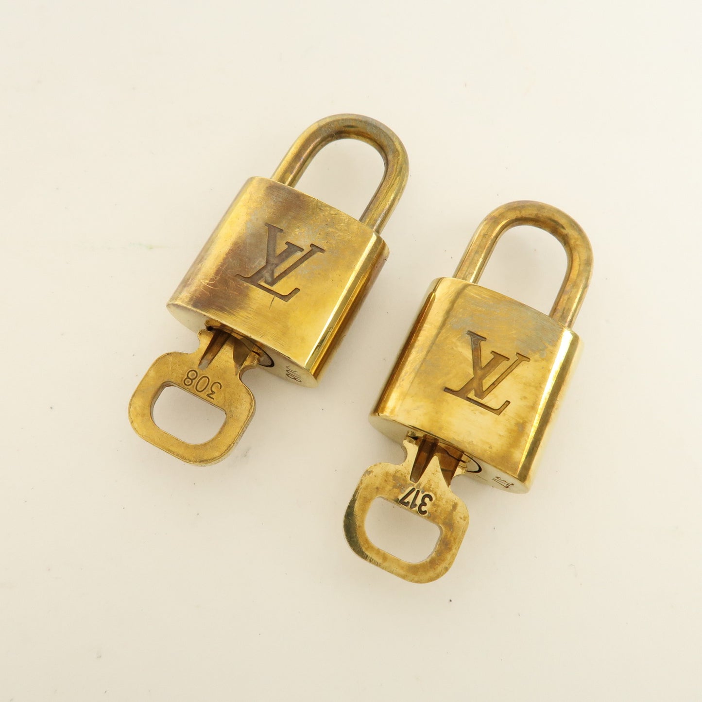 Louis Vuitton Set of 10 Lock & Key Cadena Key Lock Gold