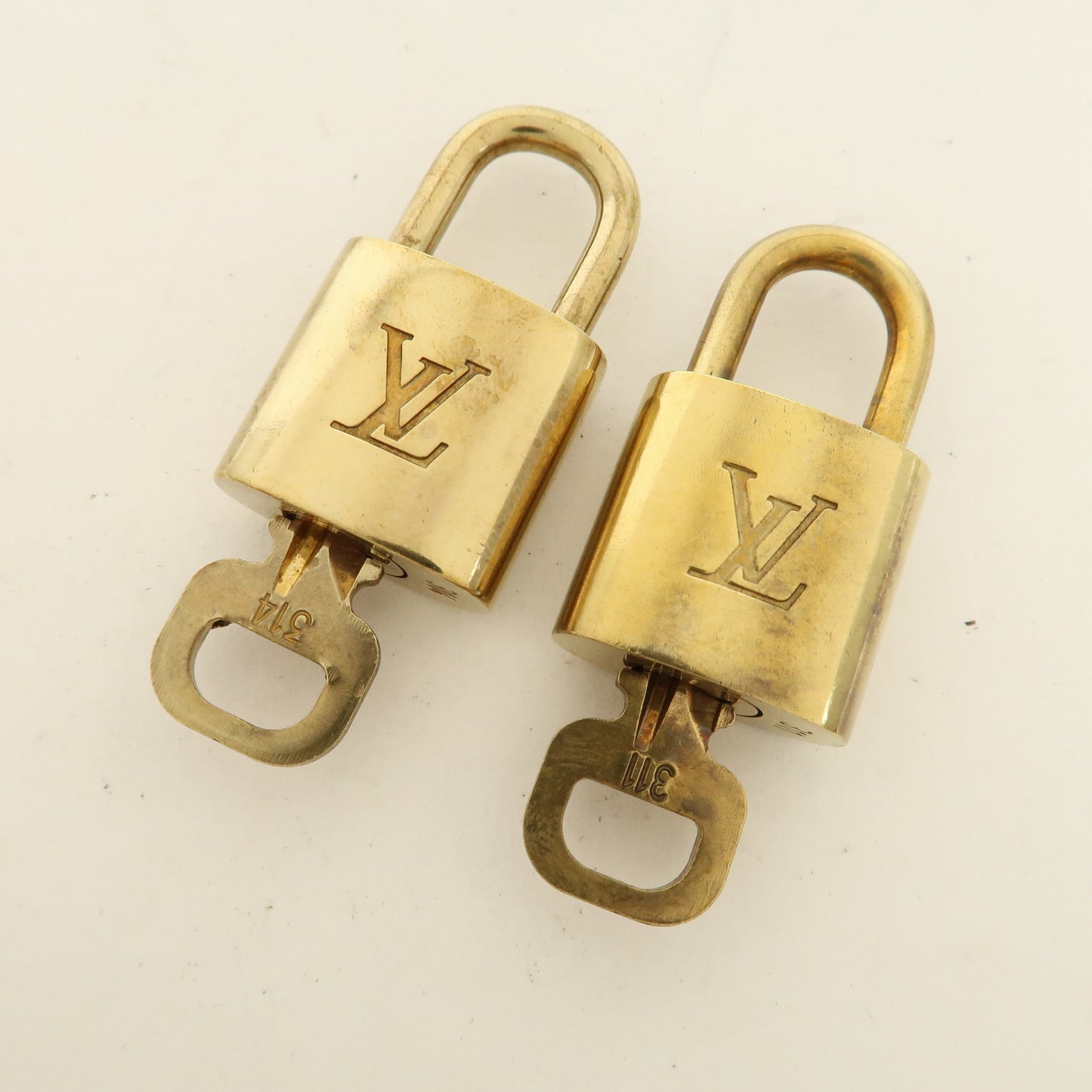 Louis Vuitton Set of 10 Lock & Key Cadena Key Lock Gold