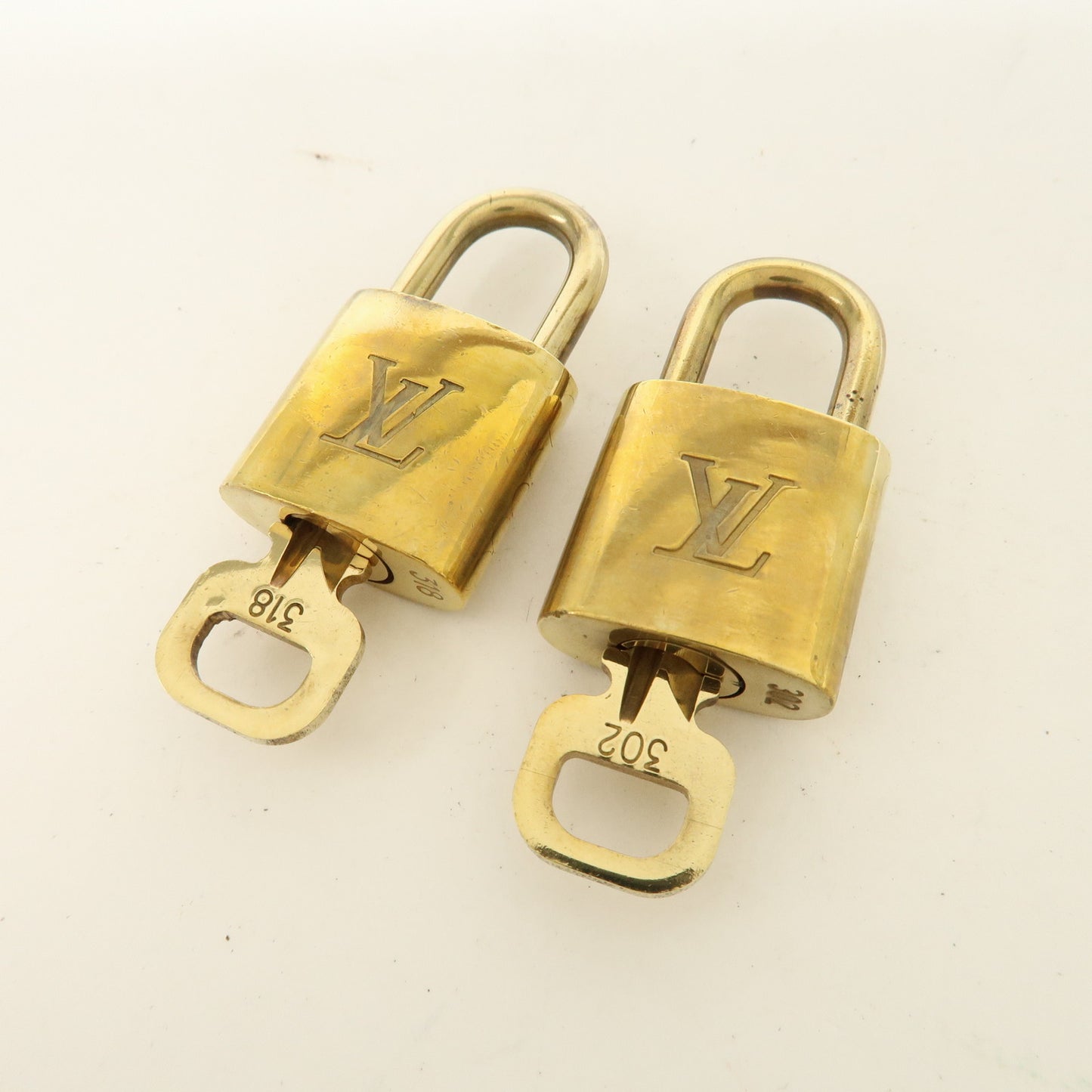 Louis Vuitton Set of 10 Lock & Key Cadena Key Lock Gold