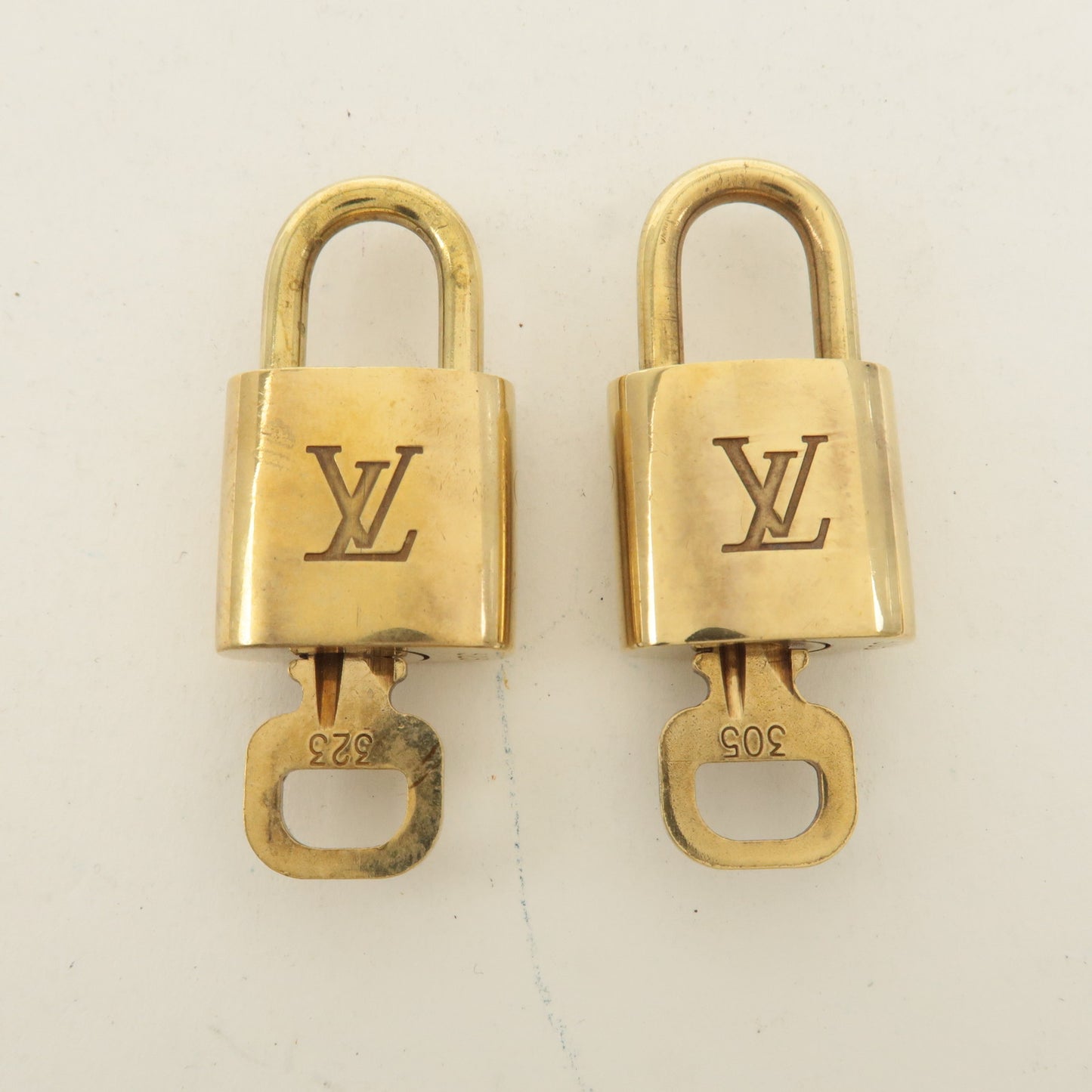 Louis Vuitton Set of 10 Lock & Key Cadena Key Lock Gold