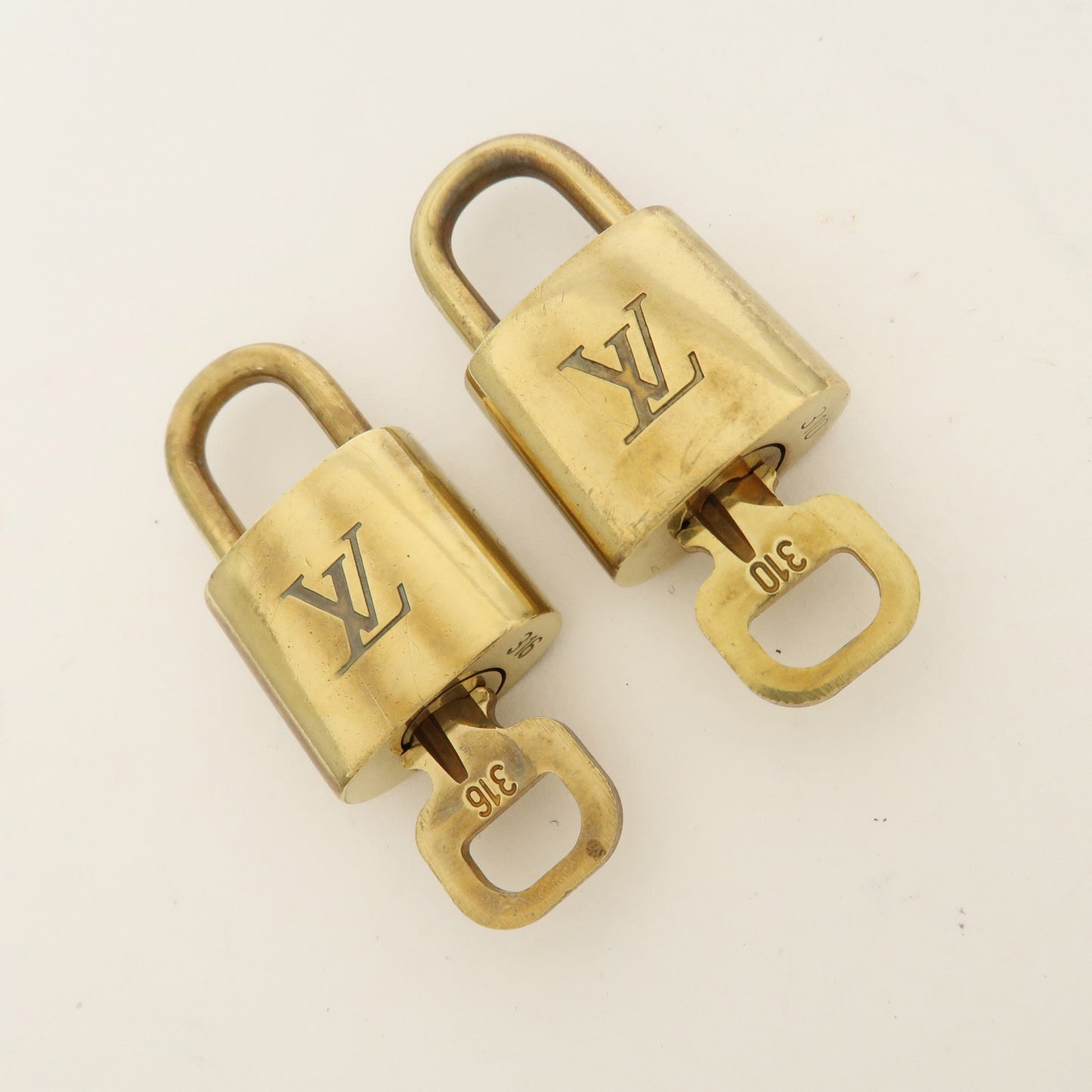 Louis Vuitton Set of 10 Lock & Key Cadena Key Lock Gold