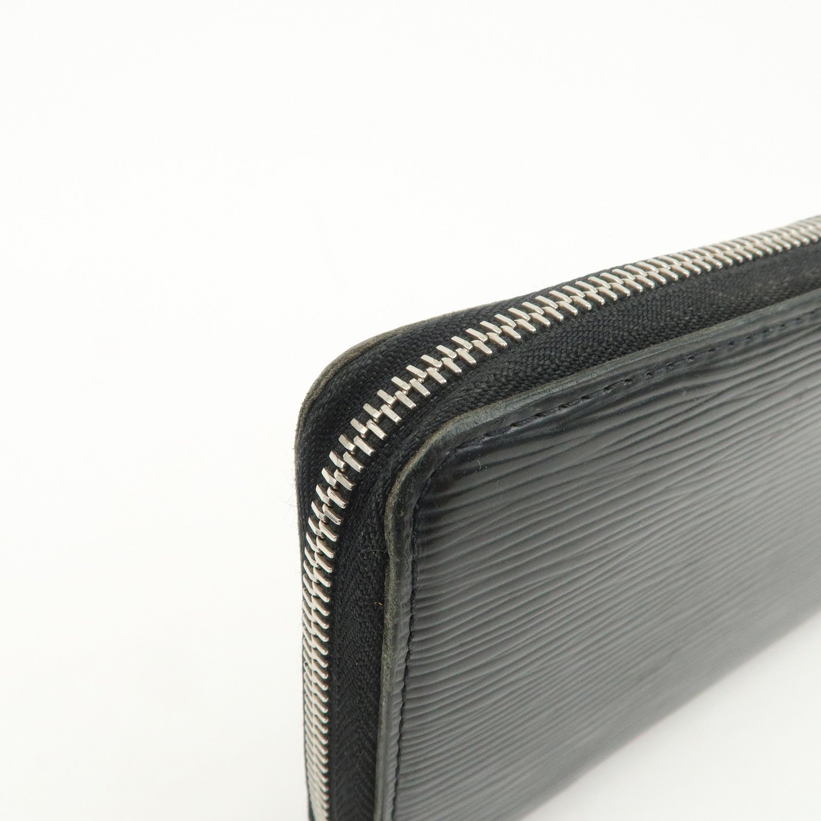 Louis Vuitton Epi leather Round Zippy Long Wallet Noir M60072
