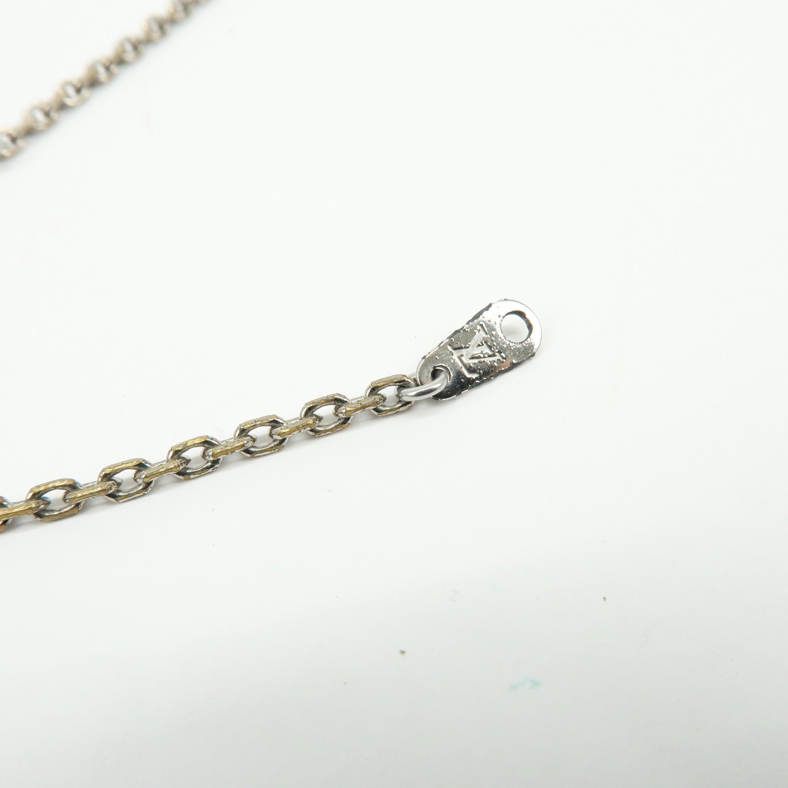 Louis Vuitton Collier LV Dove Metal Silver Necklace M00957