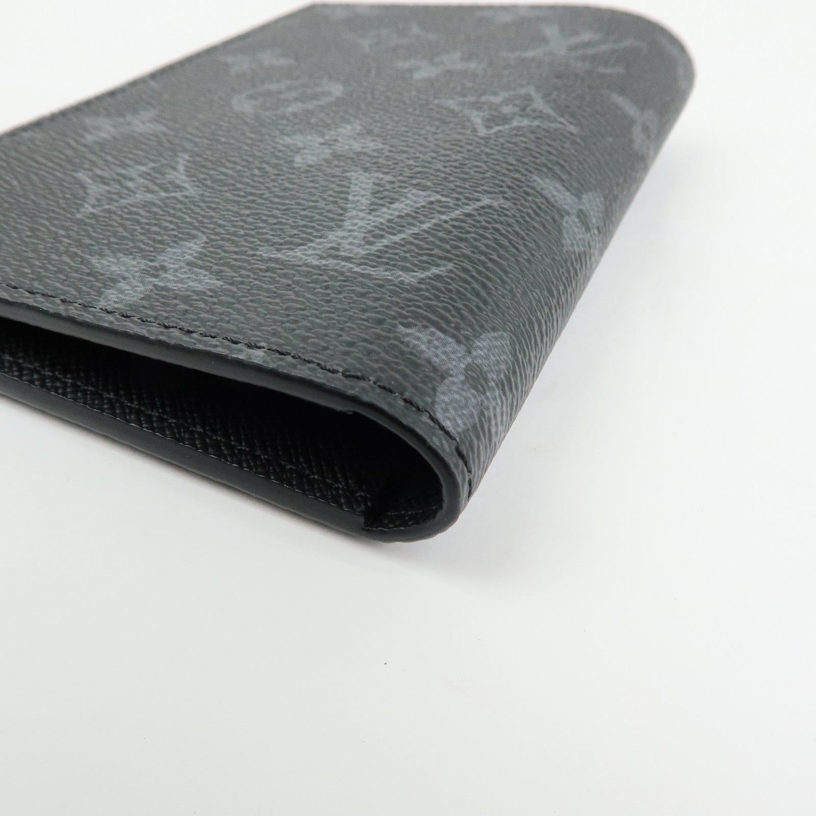 Louis Vuitton Monogram Eclipse Couverture de Passeport NM M64501