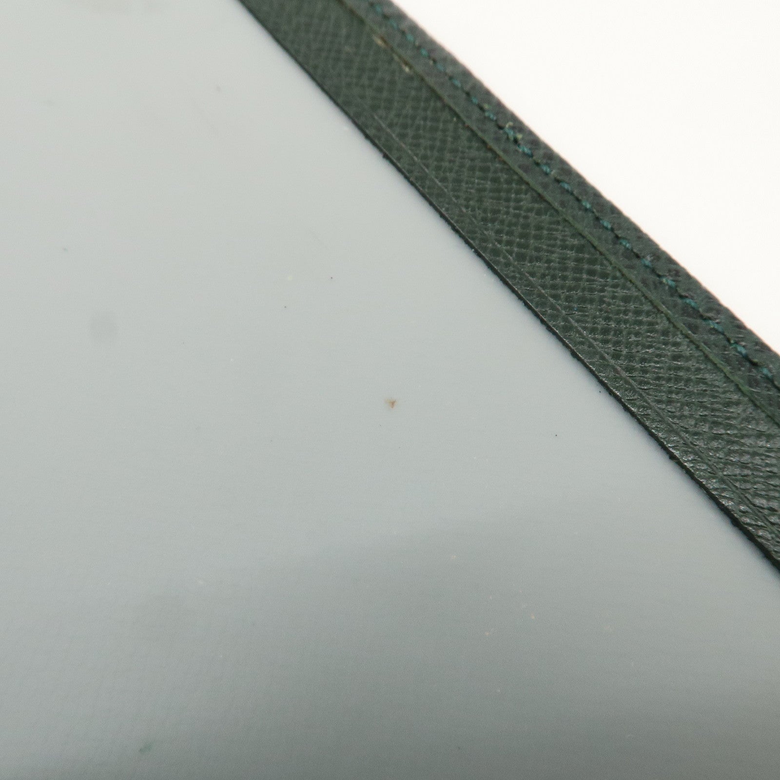 Louis Vuitton Taiga Leather Pass Case Card Case Epicea Used