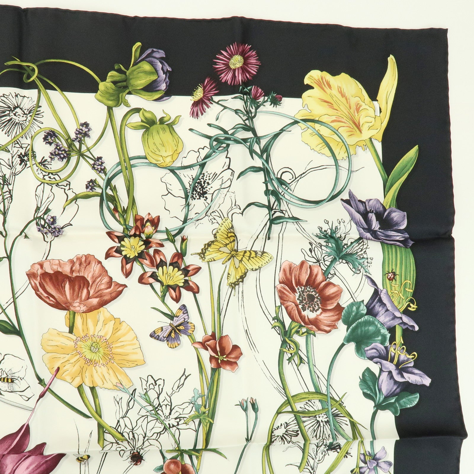 GUCCI Flora  Silk 100% Scarf Flower PrintWhite Black Yellow