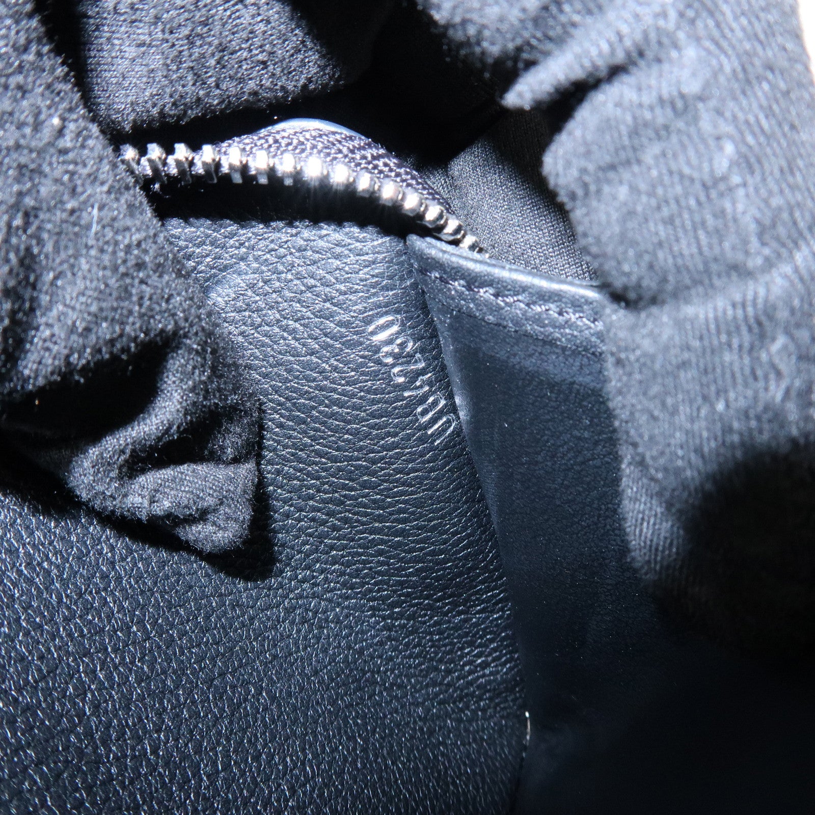 Louis Vuitton Leather Lockme Round Zippy Long Wallet Noir M62622